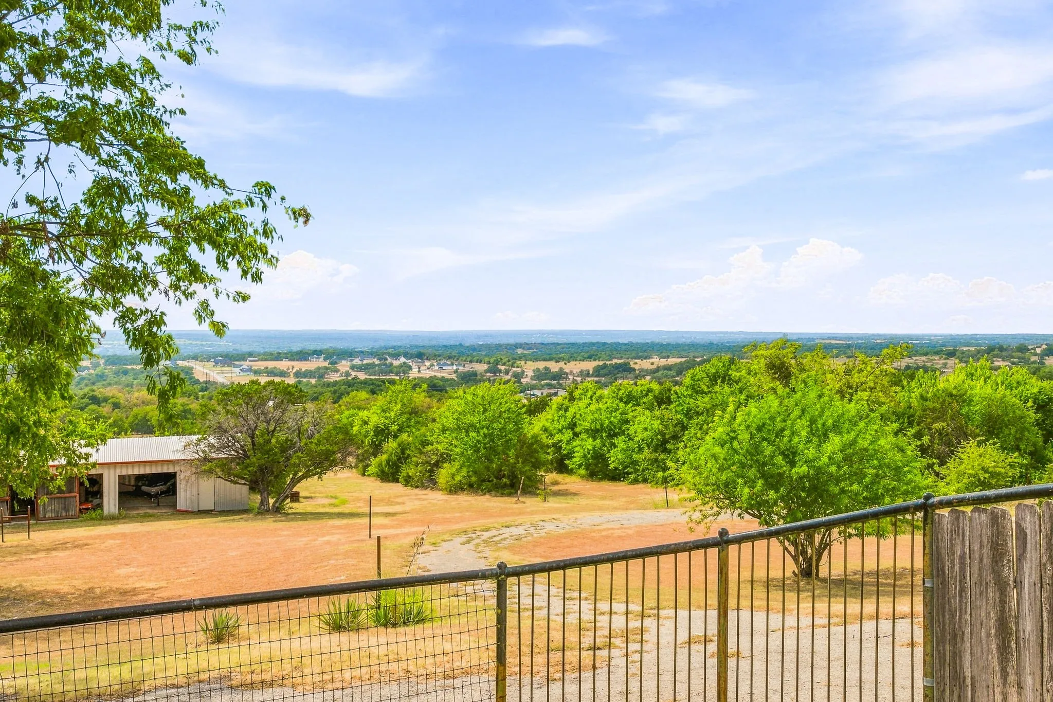 Single Family Residence For Sale in Parker County , 5351 Upper Denton Road, Weatherford, Texas 76085, 5 Bedroom, 4 Bathroom, Garage spaces, 2,853 Sqft, built in 1981, mls#21370174, Real Estate Agent in Weatherford, Homes For Sale in Parker county, Homes For Sale in Weatherford, Realtor in Weatherford Texas, Real Estate Brokerage Independent Realty Texas, Luminita Cordes Realtor