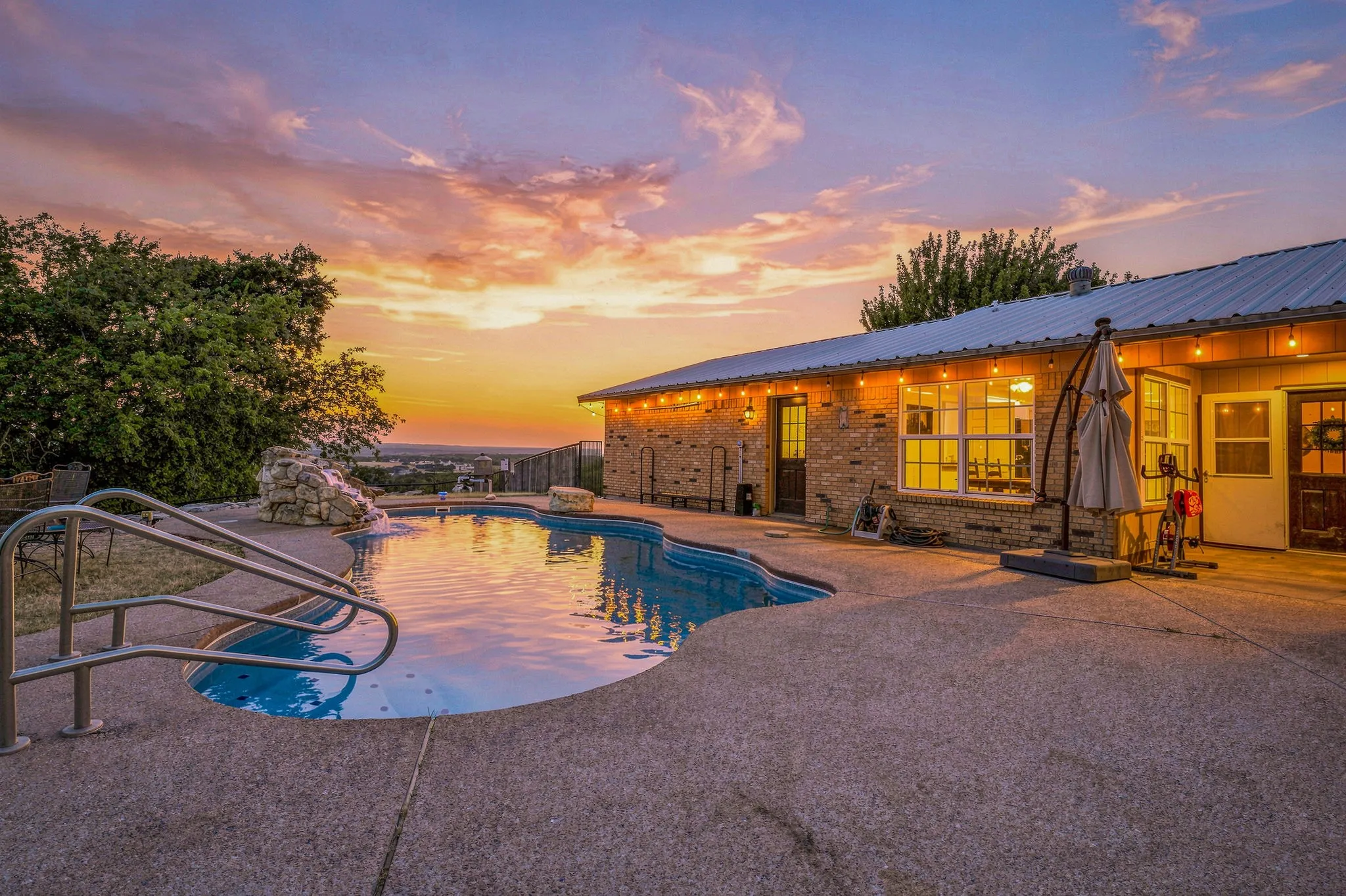 Single Family Residence For Sale in Parker County , 5351 Upper Denton Road, Weatherford, Texas 76085, 5 Bedroom, 4 Bathroom, Garage spaces, 2,853 Sqft, built in 1981, mls#21370174, Real Estate Agent in Weatherford, Homes For Sale in Parker county, Homes For Sale in Weatherford, Realtor in Weatherford Texas, Real Estate Brokerage Independent Realty Texas, Luminita Cordes Realtor