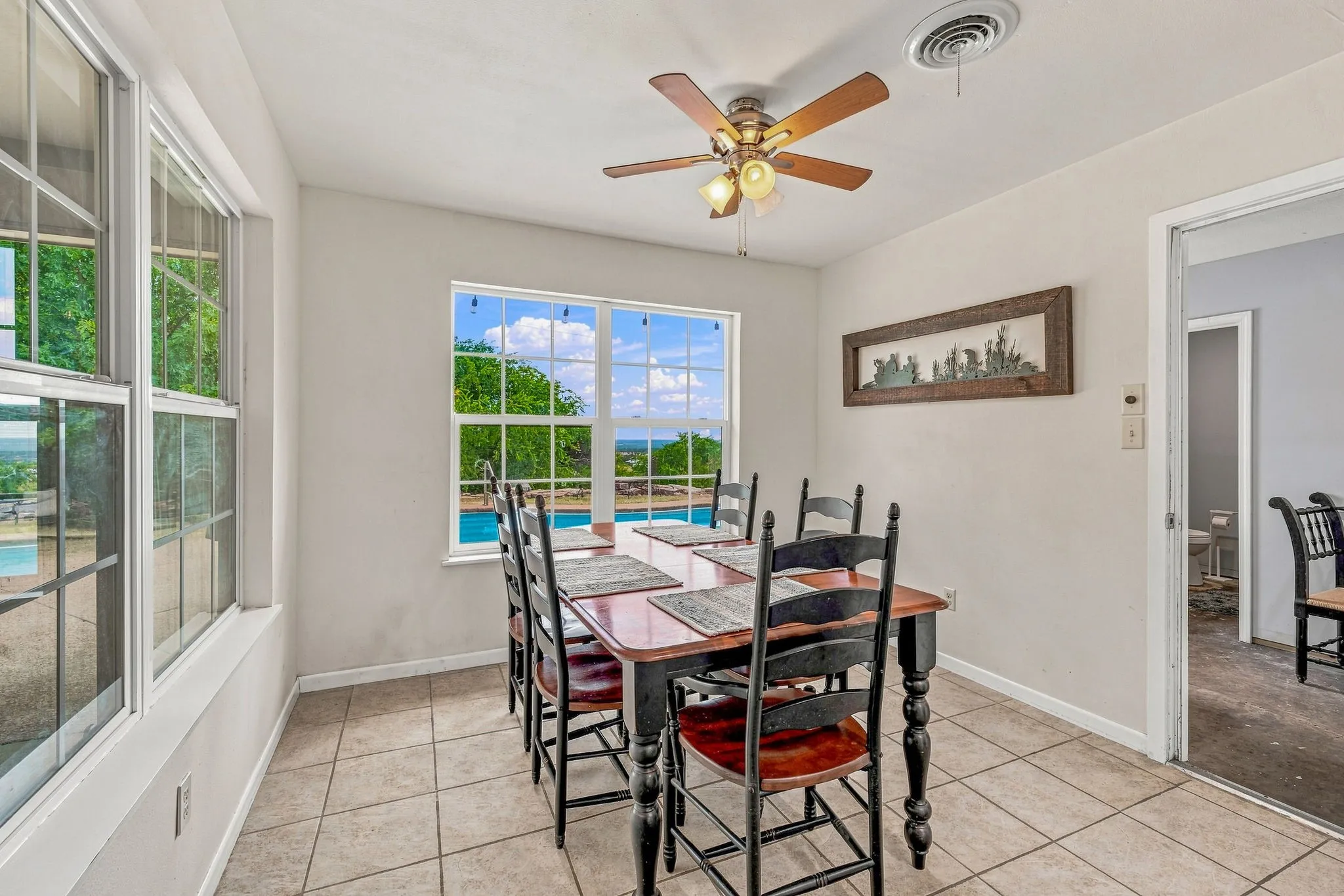Single Family Residence For Sale in Parker County , 5351 Upper Denton Road, Weatherford, Texas 76085, 5 Bedroom, 4 Bathroom, Garage spaces, 2,853 Sqft, built in 1981, mls#21370174, Real Estate Agent in Weatherford, Homes For Sale in Parker county, Homes For Sale in Weatherford, Realtor in Weatherford Texas, Real Estate Brokerage Independent Realty Texas, Luminita Cordes Realtor