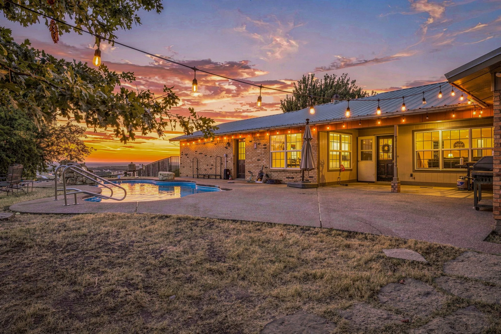 Single Family Residence For Sale in Parker County , 5351 Upper Denton Road, Weatherford, Texas 76085, 5 Bedroom, 4 Bathroom, Garage spaces, 2,853 Sqft, built in 1981, mls#21370174, Real Estate Agent in Weatherford, Homes For Sale in Parker county, Homes For Sale in Weatherford, Realtor in Weatherford Texas, Real Estate Brokerage Independent Realty Texas, Luminita Cordes Realtor