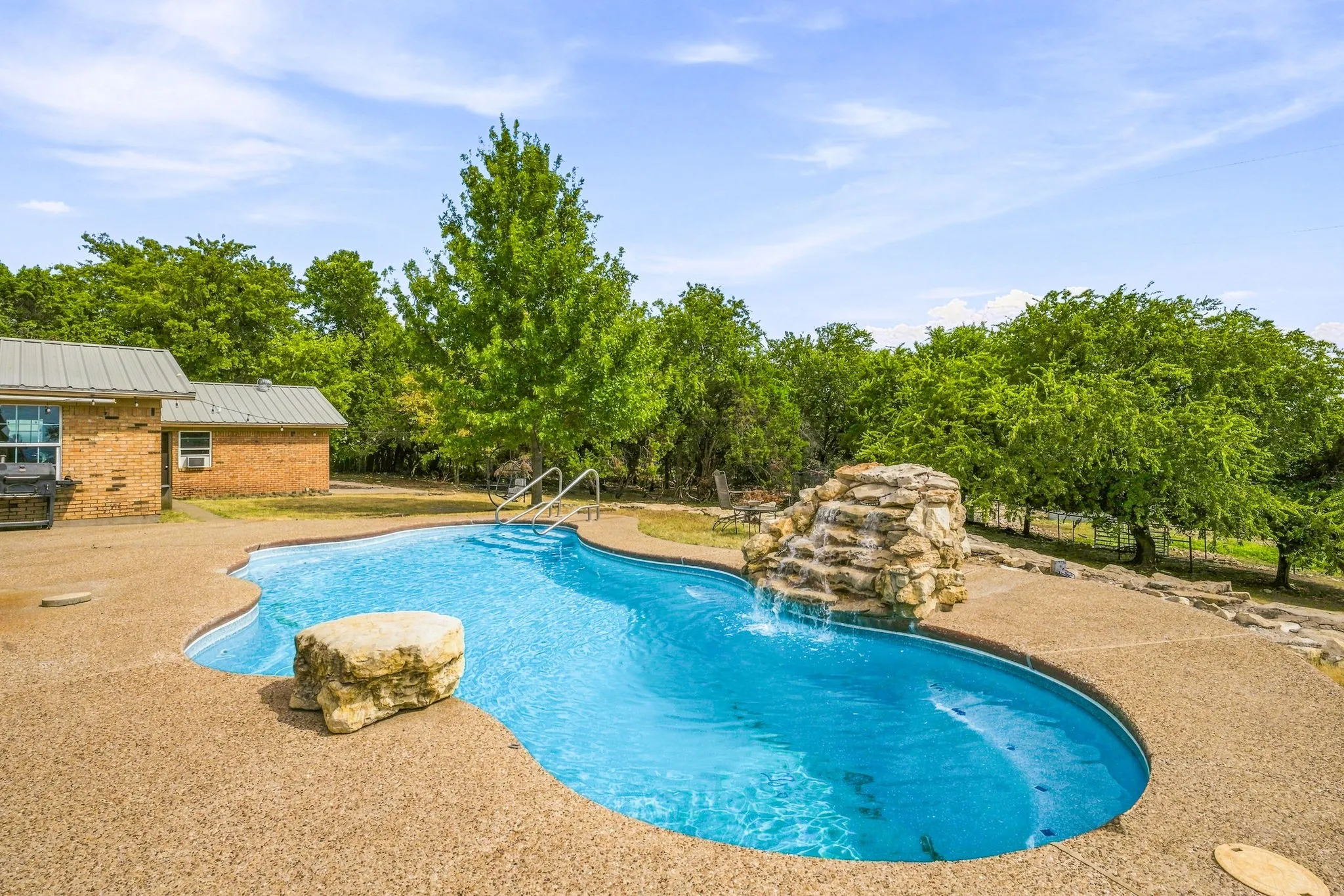 Single Family Residence For Sale in Parker County , 5351 Upper Denton Road, Weatherford, Texas 76085, 5 Bedroom, 4 Bathroom, Garage spaces, 2,853 Sqft, built in 1981, mls#21370174, Real Estate Agent in Weatherford, Homes For Sale in Parker county, Homes For Sale in Weatherford, Realtor in Weatherford Texas, Real Estate Brokerage Independent Realty Texas, Luminita Cordes Realtor