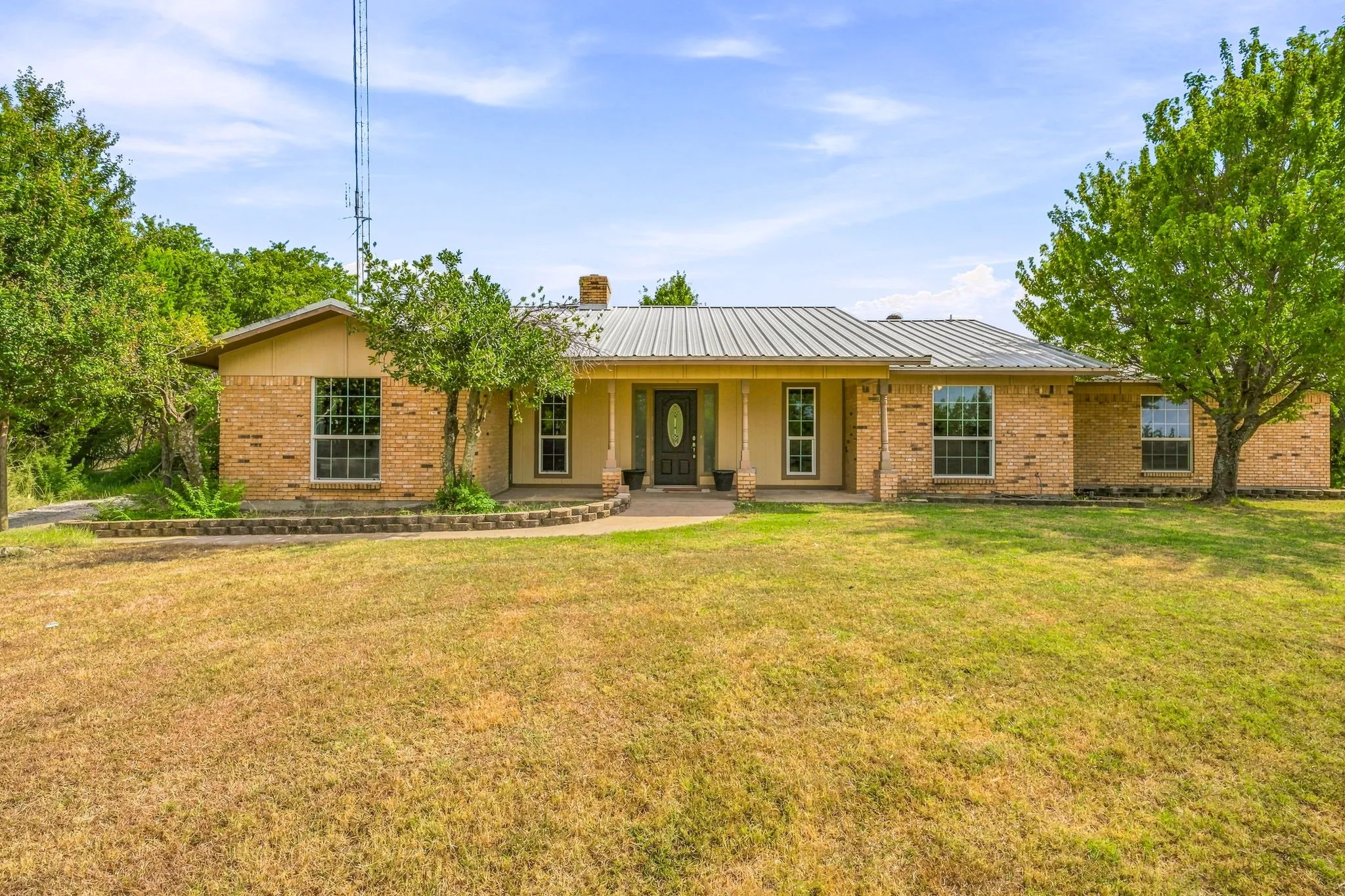 Single Family Residence For Sale in Parker County , 5351 Upper Denton Road, Weatherford, Texas 76085, 5 Bedroom, 4 Bathroom, Garage spaces, 2,853 Sqft, built in 1981, mls#21370174, Real Estate Agent in Weatherford, Homes For Sale in Parker county, Homes For Sale in Weatherford, Realtor in Weatherford Texas, Real Estate Brokerage Independent Realty Texas, Luminita Cordes Realtor