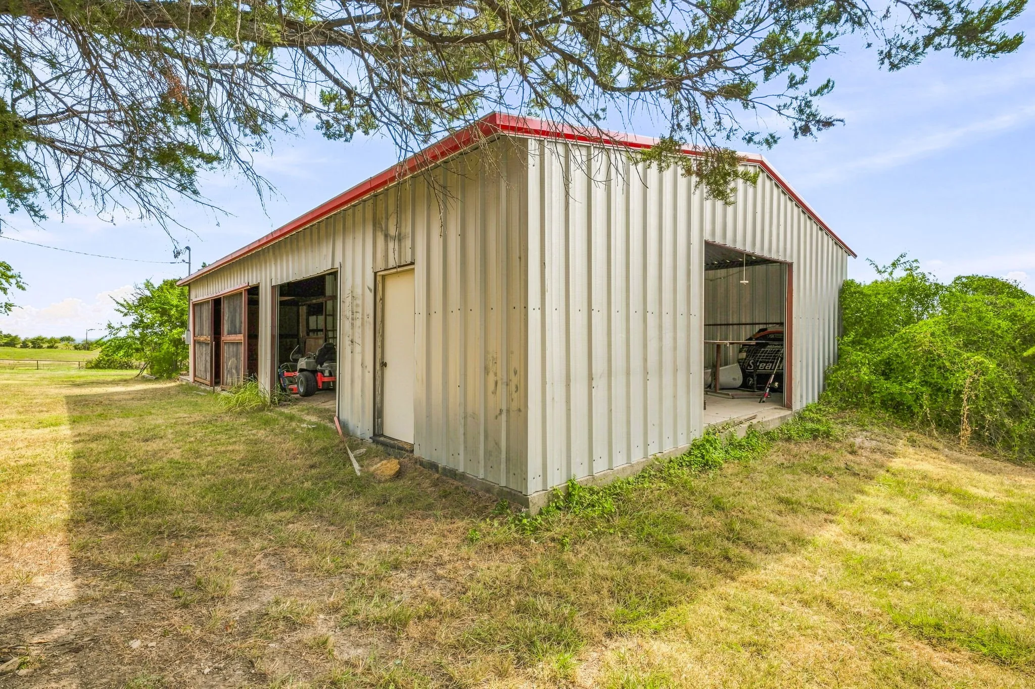 Single Family Residence For Sale in Parker County , 5351 Upper Denton Road, Weatherford, Texas 76085, 5 Bedroom, 4 Bathroom, Garage spaces, 2,853 Sqft, built in 1981, mls#21370174, Real Estate Agent in Weatherford, Homes For Sale in Parker county, Homes For Sale in Weatherford, Realtor in Weatherford Texas, Real Estate Brokerage Independent Realty Texas, Luminita Cordes Realtor