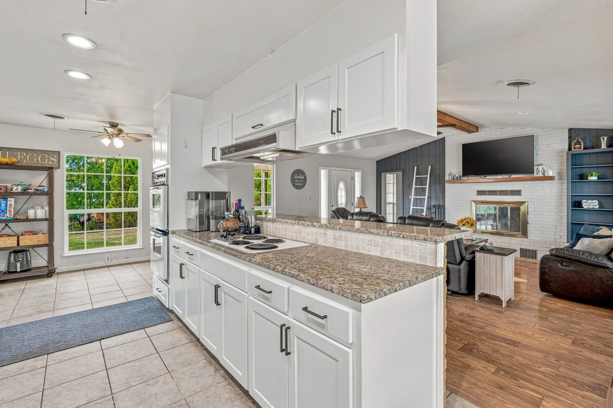 Single Family Residence For Sale in Parker County , 5351 Upper Denton Road, Weatherford, Texas 76085, 5 Bedroom, 4 Bathroom, Garage spaces, 2,853 Sqft, built in 1981, mls#21370174, Real Estate Agent in Weatherford, Homes For Sale in Parker county, Homes For Sale in Weatherford, Realtor in Weatherford Texas, Real Estate Brokerage Independent Realty Texas, Luminita Cordes Realtor