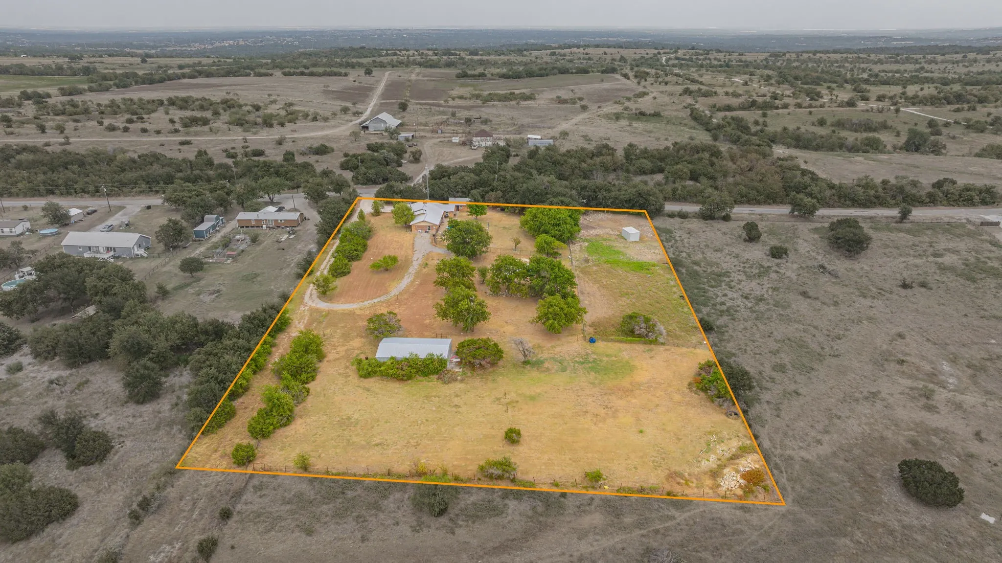 Single Family Residence For Sale in Parker County , 5351 Upper Denton Road, Weatherford, Texas 76085, 5 Bedroom, 4 Bathroom, Garage spaces, 2,853 Sqft, built in 1981, mls#21370174, Real Estate Agent in Weatherford, Homes For Sale in Parker county, Homes For Sale in Weatherford, Realtor in Weatherford Texas, Real Estate Brokerage Independent Realty Texas, Luminita Cordes Realtor