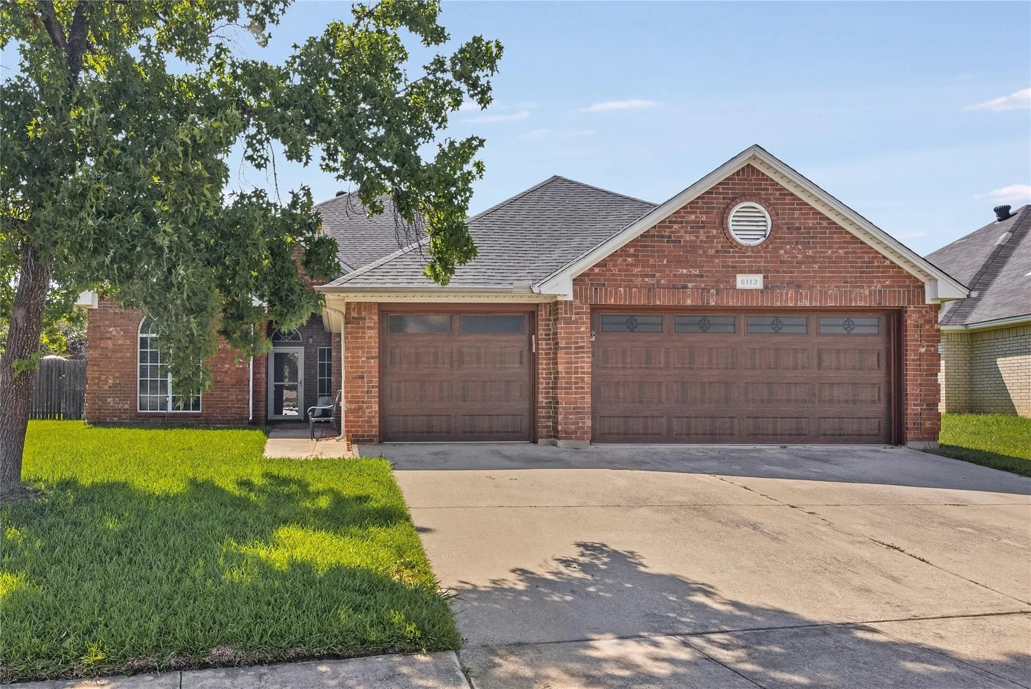 Single Family Residence For Sale in Tarrant County , 6113 Cliffbrook Drive, North Richland Hills, Texas 76180, 4 Bedroom, 2 Bathroom, 3 Garage spaces, 2,238 Sqft, built in 1995, mls#21362115, Real Estate Agent in North Richland Hills, Homes For Sale in Tarrant county, Homes For Sale in North Richland Hills, Realtor in North Richland Hills Texas, Real Estate Brokerage Independent Realty Texas, Luminita Cordes Realtor
