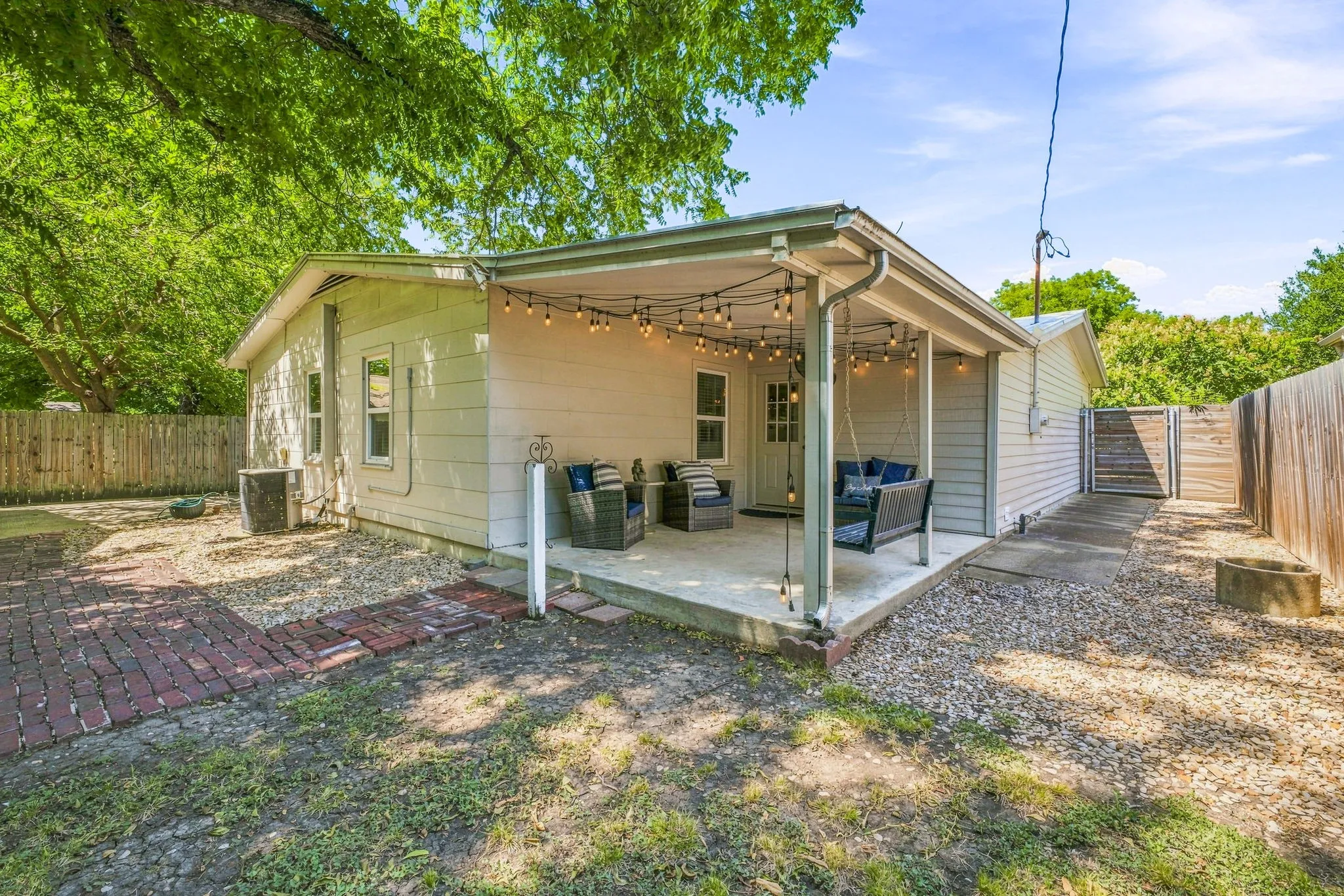 Single Family Residence For Sale in Tarrant County , 5881 Tracyne Drive, Westworth Village, Texas 76114, 3 Bedroom, 3 Bathroom, 2 Garage spaces, 1,473 Sqft, built in 1954, mls#21369812, Real Estate Agent in Westworth Village, Homes For Sale in Tarrant county, Homes For Sale in Westworth Village, Realtor in Westworth Village Texas, Real Estate Brokerage Independent Realty Texas, Luminita Cordes Realtor