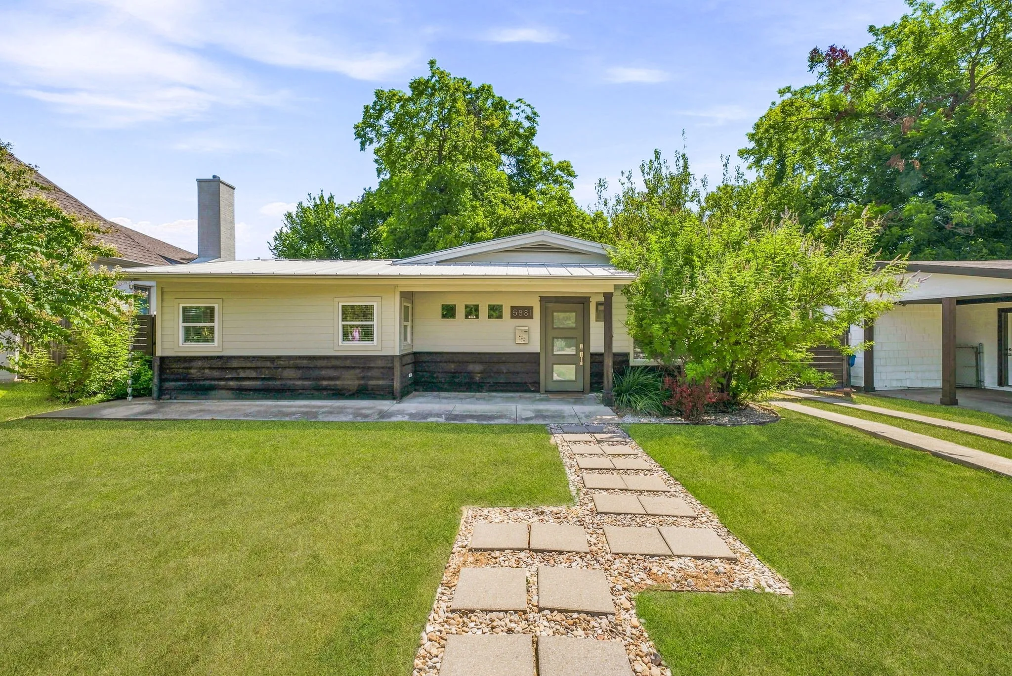 Single Family Residence For Sale in Tarrant County , 5881 Tracyne Drive, Westworth Village, Texas 76114, 3 Bedroom, 3 Bathroom, 2 Garage spaces, 1,473 Sqft, built in 1954, mls#21369812, Real Estate Agent in Westworth Village, Homes For Sale in Tarrant county, Homes For Sale in Westworth Village, Realtor in Westworth Village Texas, Real Estate Brokerage Independent Realty Texas, Luminita Cordes Realtor