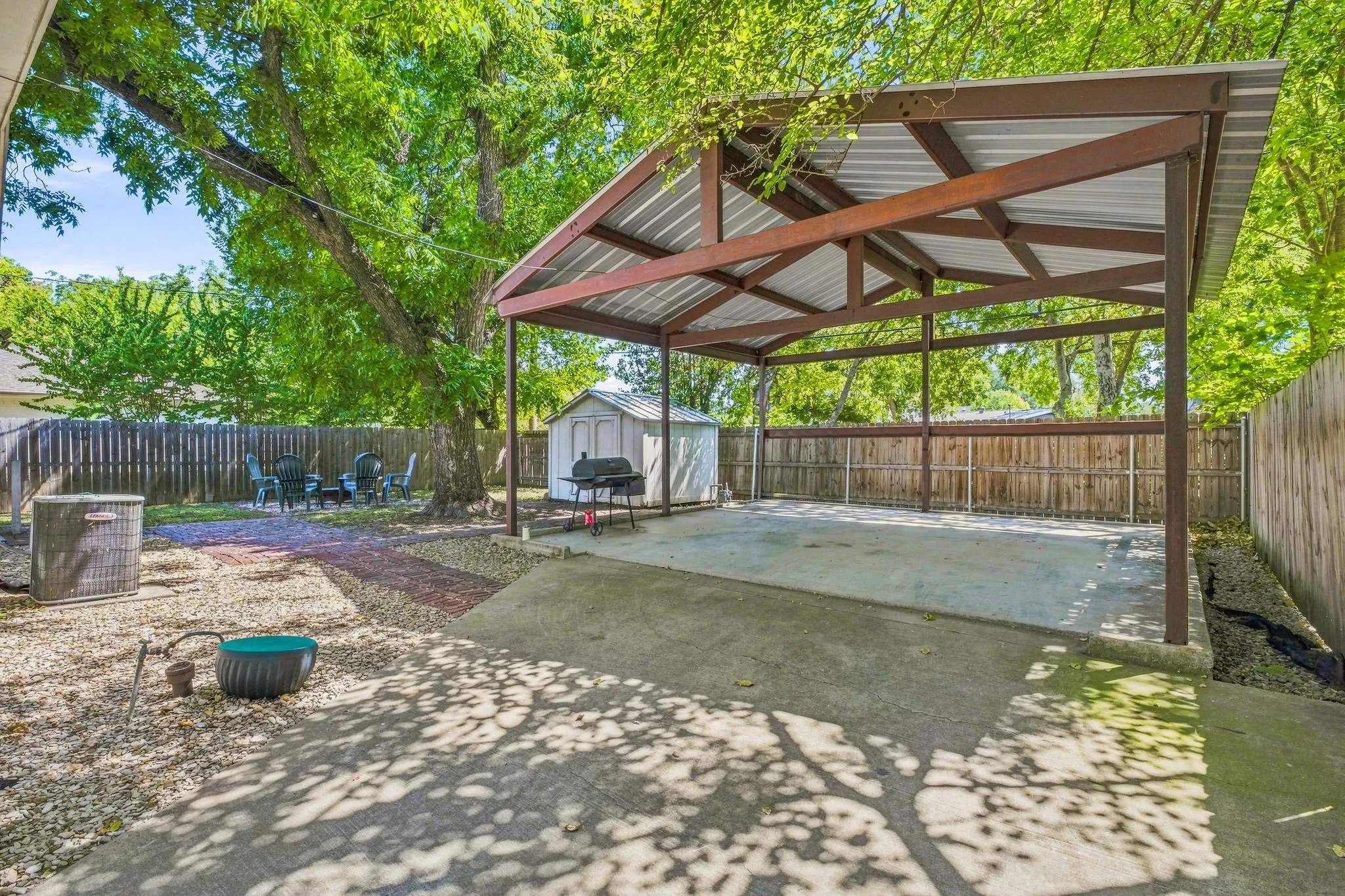 Single Family Residence For Sale in Tarrant County , 5881 Tracyne Drive, Westworth Village, Texas 76114, 3 Bedroom, 3 Bathroom, 2 Garage spaces, 1,473 Sqft, built in 1954, mls#21369812, Real Estate Agent in Westworth Village, Homes For Sale in Tarrant county, Homes For Sale in Westworth Village, Realtor in Westworth Village Texas, Real Estate Brokerage Independent Realty Texas, Luminita Cordes Realtor