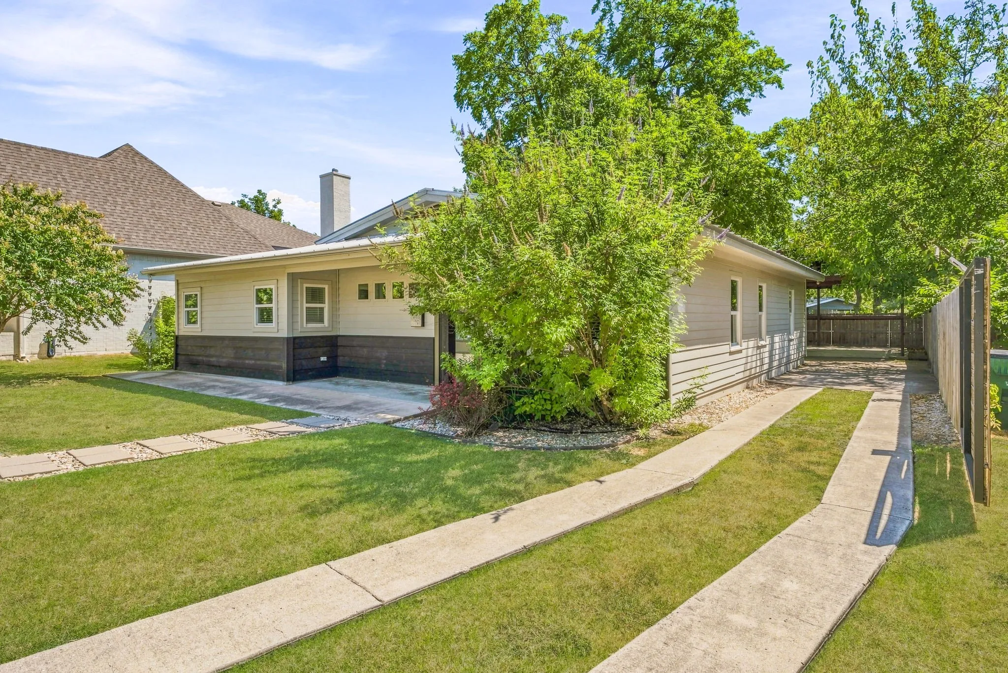 Single Family Residence For Sale in Tarrant County , 5881 Tracyne Drive, Westworth Village, Texas 76114, 3 Bedroom, 3 Bathroom, 2 Garage spaces, 1,473 Sqft, built in 1954, mls#21369812, Real Estate Agent in Westworth Village, Homes For Sale in Tarrant county, Homes For Sale in Westworth Village, Realtor in Westworth Village Texas, Real Estate Brokerage Independent Realty Texas, Luminita Cordes Realtor