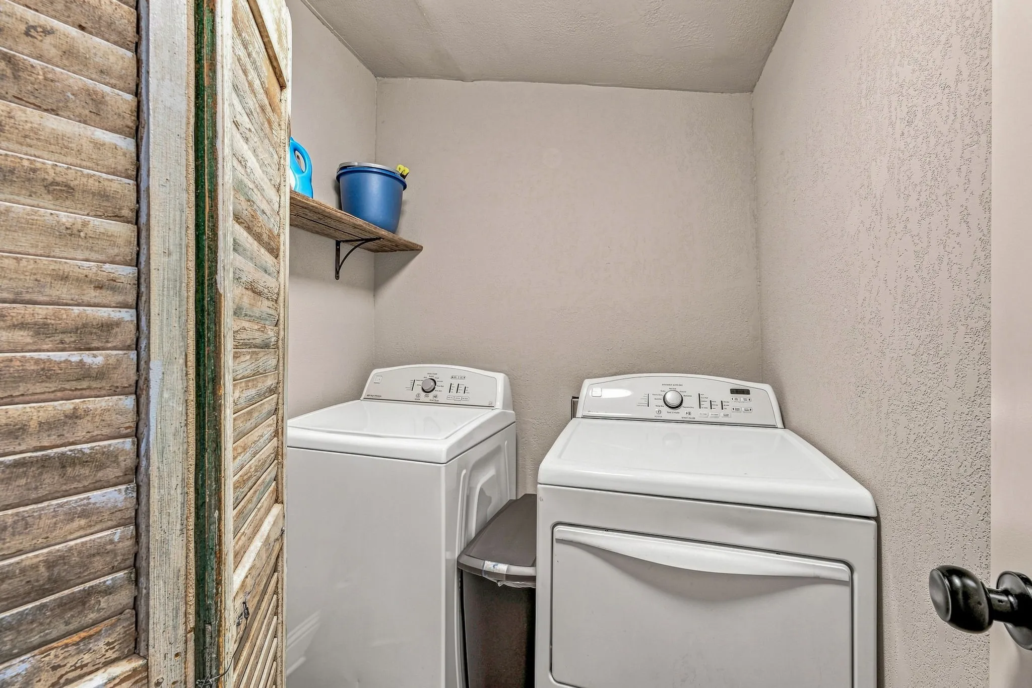 Single Family Residence For Sale in Tarrant County , 5881 Tracyne Drive, Westworth Village, Texas 76114, 3 Bedroom, 3 Bathroom, 2 Garage spaces, 1,473 Sqft, built in 1954, mls#21369812, Real Estate Agent in Westworth Village, Homes For Sale in Tarrant county, Homes For Sale in Westworth Village, Realtor in Westworth Village Texas, Real Estate Brokerage Independent Realty Texas, Luminita Cordes Realtor