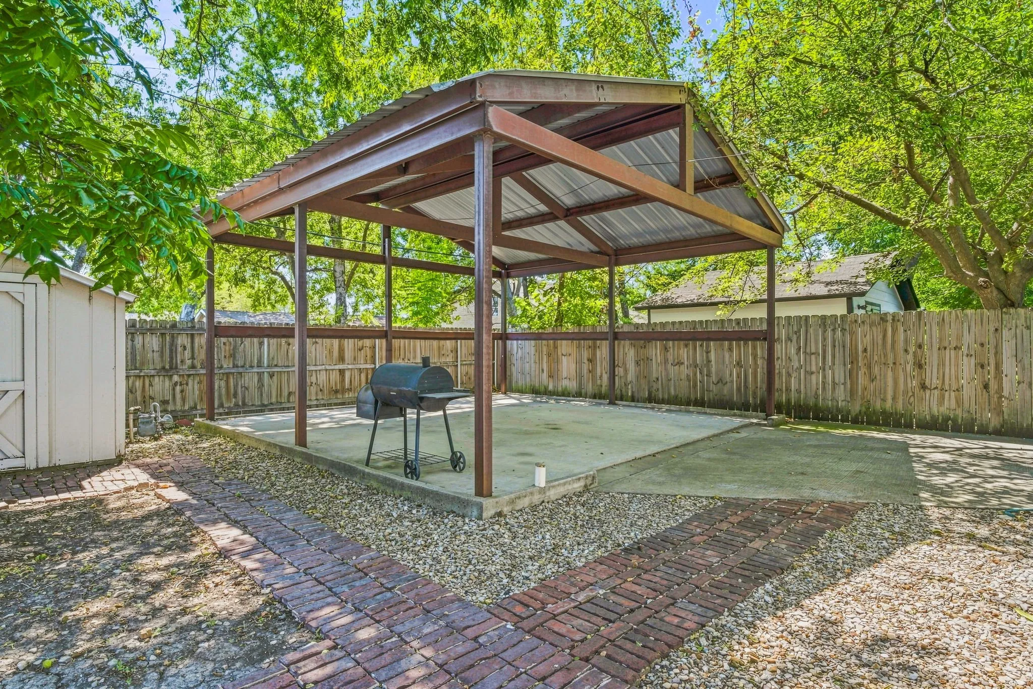 Single Family Residence For Sale in Tarrant County , 5881 Tracyne Drive, Westworth Village, Texas 76114, 3 Bedroom, 3 Bathroom, 2 Garage spaces, 1,473 Sqft, built in 1954, mls#21369812, Real Estate Agent in Westworth Village, Homes For Sale in Tarrant county, Homes For Sale in Westworth Village, Realtor in Westworth Village Texas, Real Estate Brokerage Independent Realty Texas, Luminita Cordes Realtor