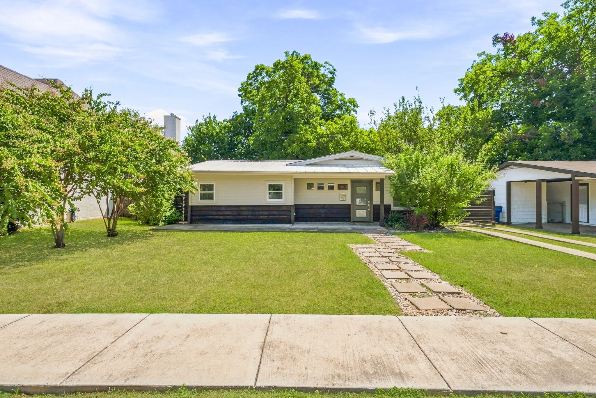 Single Family Residence For Sale in Tarrant County , 5881 Tracyne Drive, Westworth Village, Texas 76114, 3 Bedroom, 3 Bathroom, 2 Garage spaces, 1,473 Sqft, built in 1954, mls#21369812, Real Estate Agent in Westworth Village, Homes For Sale in Tarrant county, Homes For Sale in Westworth Village, Realtor in Westworth Village Texas, Real Estate Brokerage Independent Realty Texas, Luminita Cordes Realtor