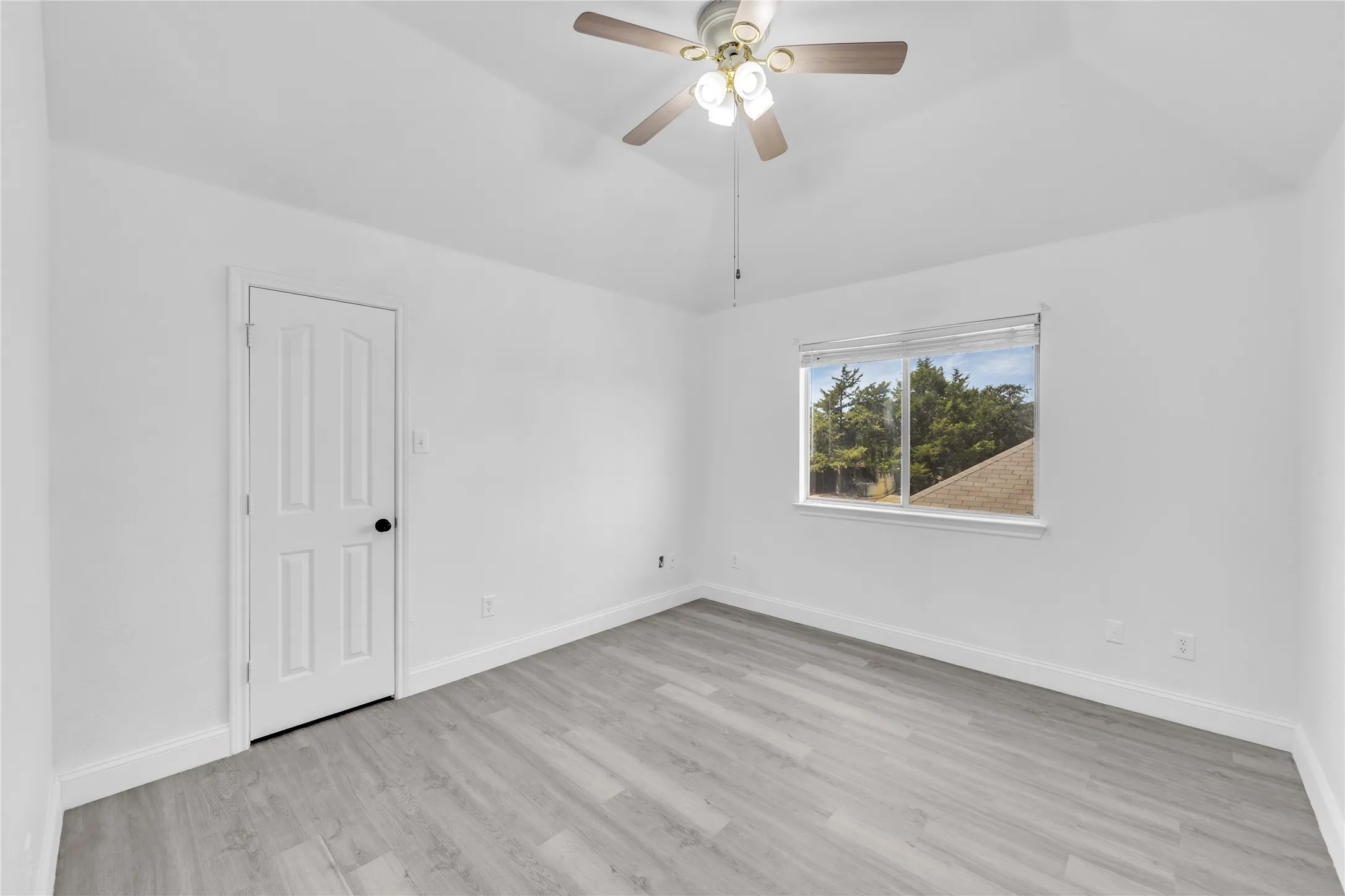Single Family Residence For Sale in Denton County , 2622 Westwind Drive, Corinth, Texas 76210, 4 Bedroom, 3 Bathroom, 2 Garage spaces, 2,866 Sqft, built in 1998, mls#21372817, Real Estate Agent in Corinth, Homes For Sale in Denton county, Homes For Sale in Corinth, Realtor in Corinth Texas, Real Estate Brokerage Independent Realty Texas, Luminita Cordes Realtor