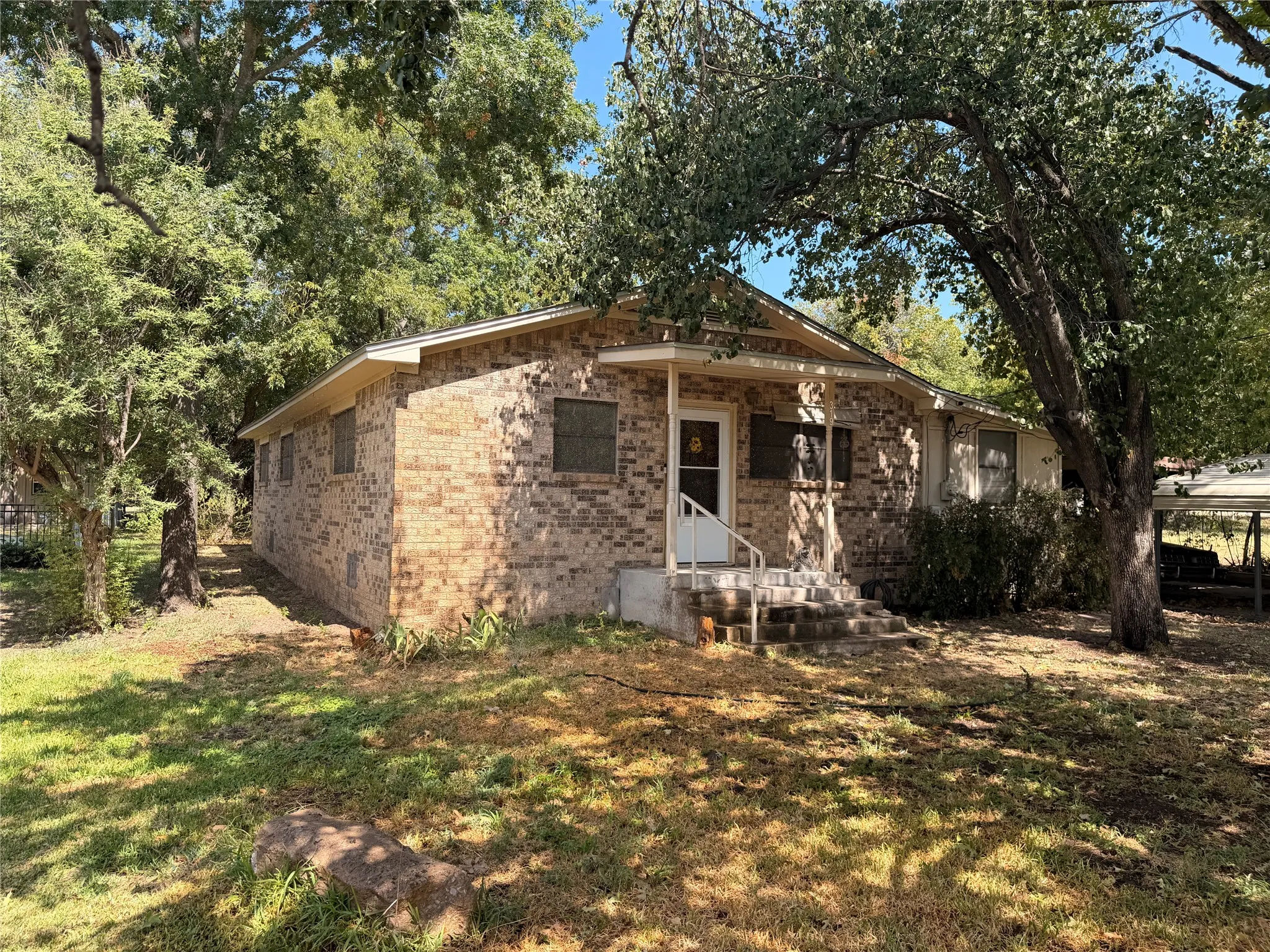 Single Family Residence For Sale in Eastland County , 319 S Fisher Street, Gorman, Texas 76454, 2 Bedroom, 2 Bathroom, 1 Garage spaces, 1,248 Sqft, built in 1983, mls#21372268, Real Estate Agent in Gorman, Homes For Sale in Eastland county, Homes For Sale in Gorman, Realtor in Gorman Texas, Real Estate Brokerage Independent Realty Texas, Luminita Cordes Realtor