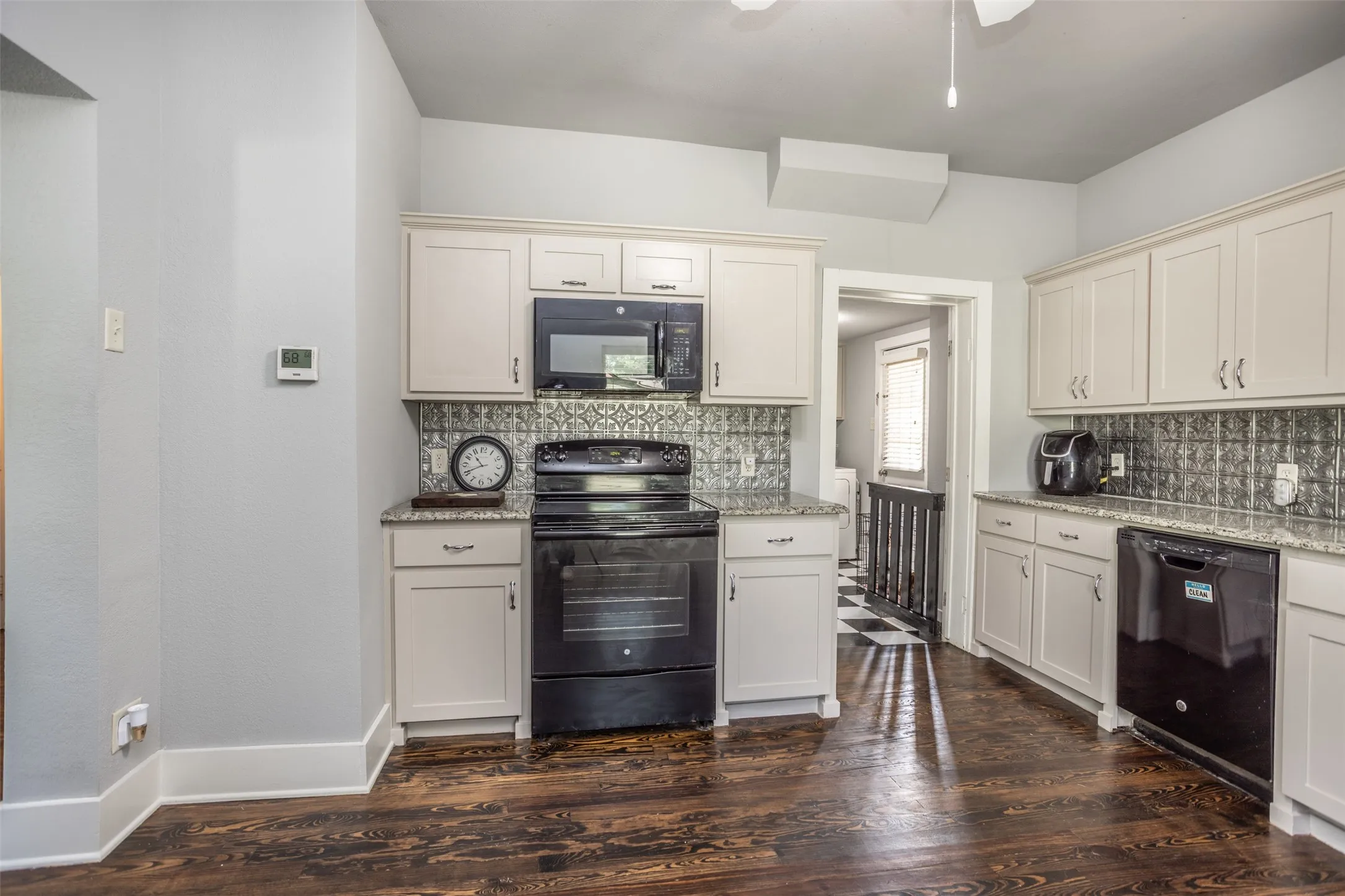 Single Family Residence For Sale in Cooke County , 230 E Main Street, Lindsay, Texas 76250, 3 Bedroom, 2 Bathroom, Garage spaces, 1,680 Sqft, built in 1922, mls#21372816, Real Estate Agent in Lindsay, Homes For Sale in Cooke county, Homes For Sale in Lindsay, Realtor in Lindsay Texas, Real Estate Brokerage Independent Realty Texas, Luminita Cordes Realtor