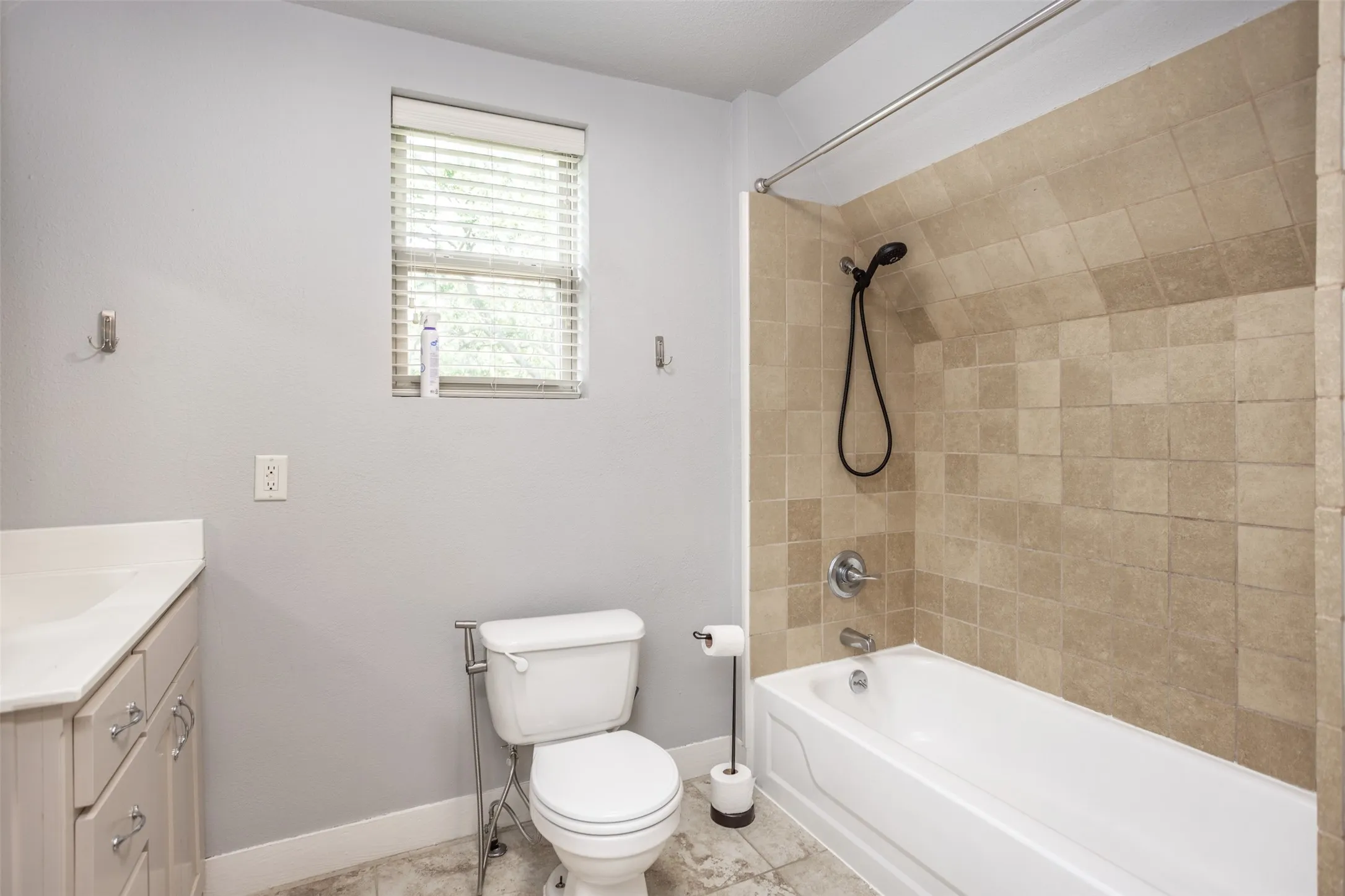 Single Family Residence For Sale in Cooke County , 230 E Main Street, Lindsay, Texas 76250, 3 Bedroom, 2 Bathroom, Garage spaces, 1,680 Sqft, built in 1922, mls#21372816, Real Estate Agent in Lindsay, Homes For Sale in Cooke county, Homes For Sale in Lindsay, Realtor in Lindsay Texas, Real Estate Brokerage Independent Realty Texas, Luminita Cordes Realtor