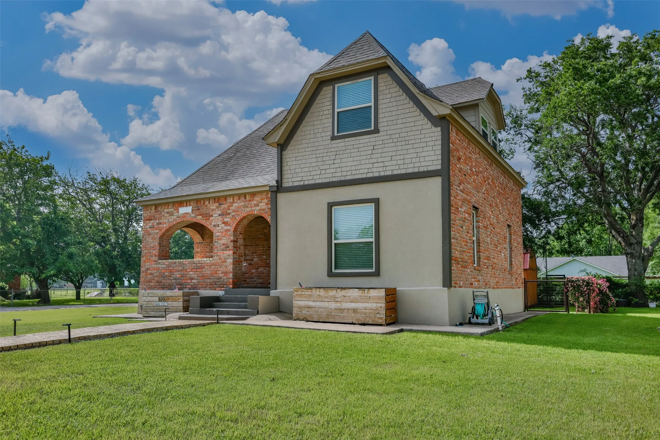 Single Family Residence For Sale in Cooke County , 230 E Main Street, Lindsay, Texas 76250, 3 Bedroom, 2 Bathroom, Garage spaces, 1,680 Sqft, built in 1922, mls#21372816, Real Estate Agent in Lindsay, Homes For Sale in Cooke county, Homes For Sale in Lindsay, Realtor in Lindsay Texas, Real Estate Brokerage Independent Realty Texas, Luminita Cordes Realtor