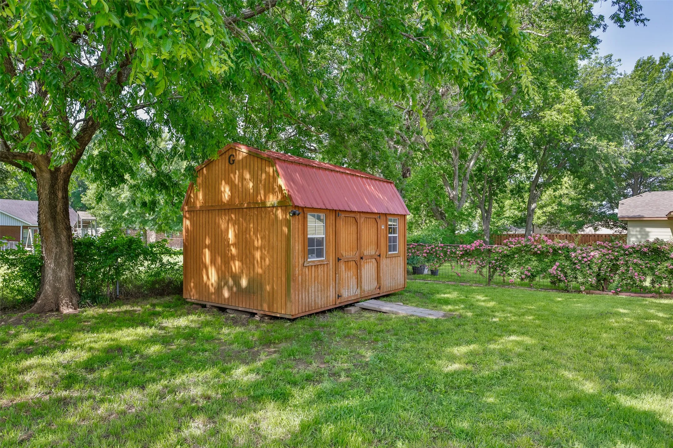 Single Family Residence For Sale in Cooke County , 230 E Main Street, Lindsay, Texas 76250, 3 Bedroom, 2 Bathroom, Garage spaces, 1,680 Sqft, built in 1922, mls#21372816, Real Estate Agent in Lindsay, Homes For Sale in Cooke county, Homes For Sale in Lindsay, Realtor in Lindsay Texas, Real Estate Brokerage Independent Realty Texas, Luminita Cordes Realtor