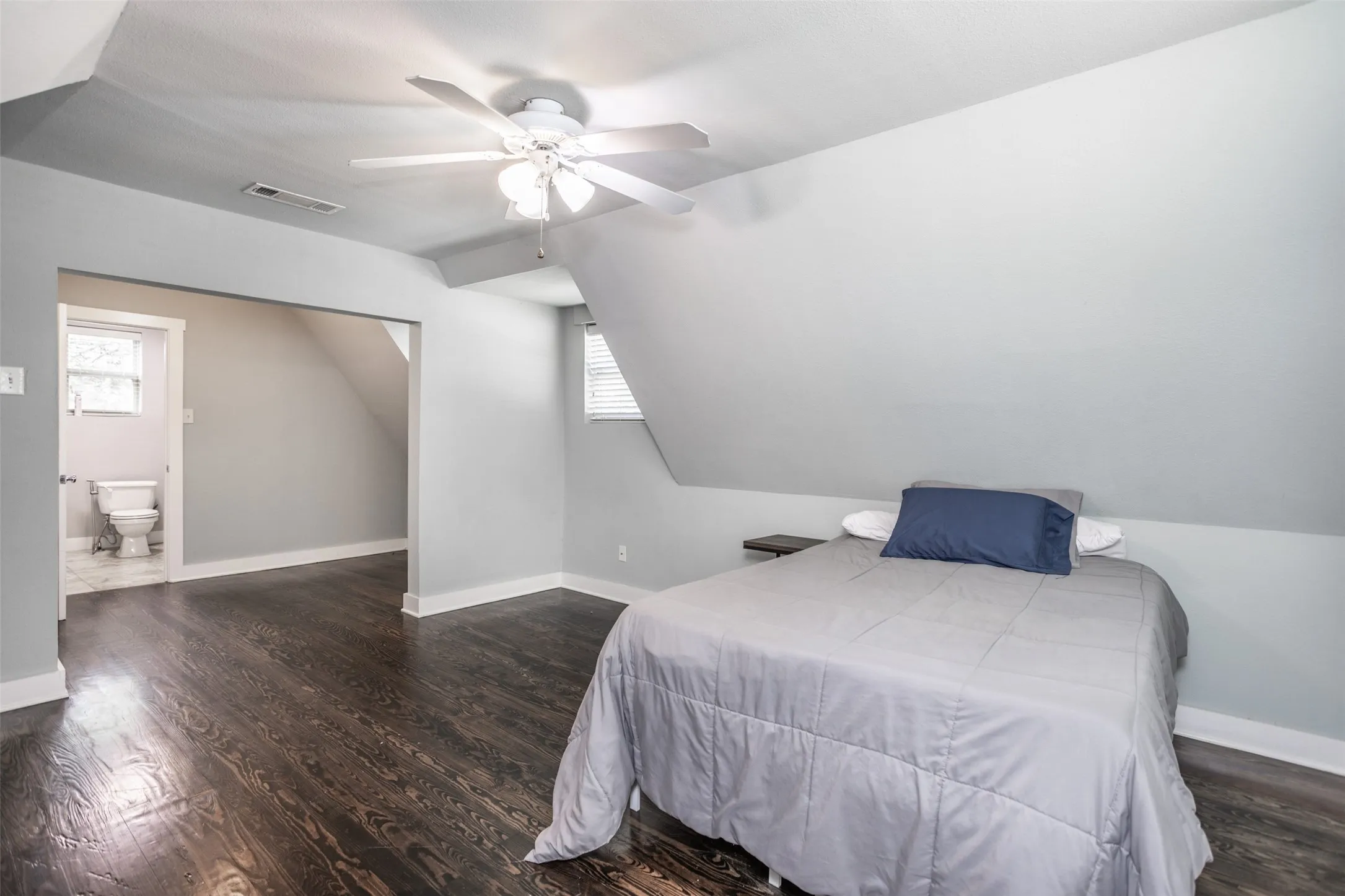 Single Family Residence For Sale in Cooke County , 230 E Main Street, Lindsay, Texas 76250, 3 Bedroom, 2 Bathroom, Garage spaces, 1,680 Sqft, built in 1922, mls#21372816, Real Estate Agent in Lindsay, Homes For Sale in Cooke county, Homes For Sale in Lindsay, Realtor in Lindsay Texas, Real Estate Brokerage Independent Realty Texas, Luminita Cordes Realtor