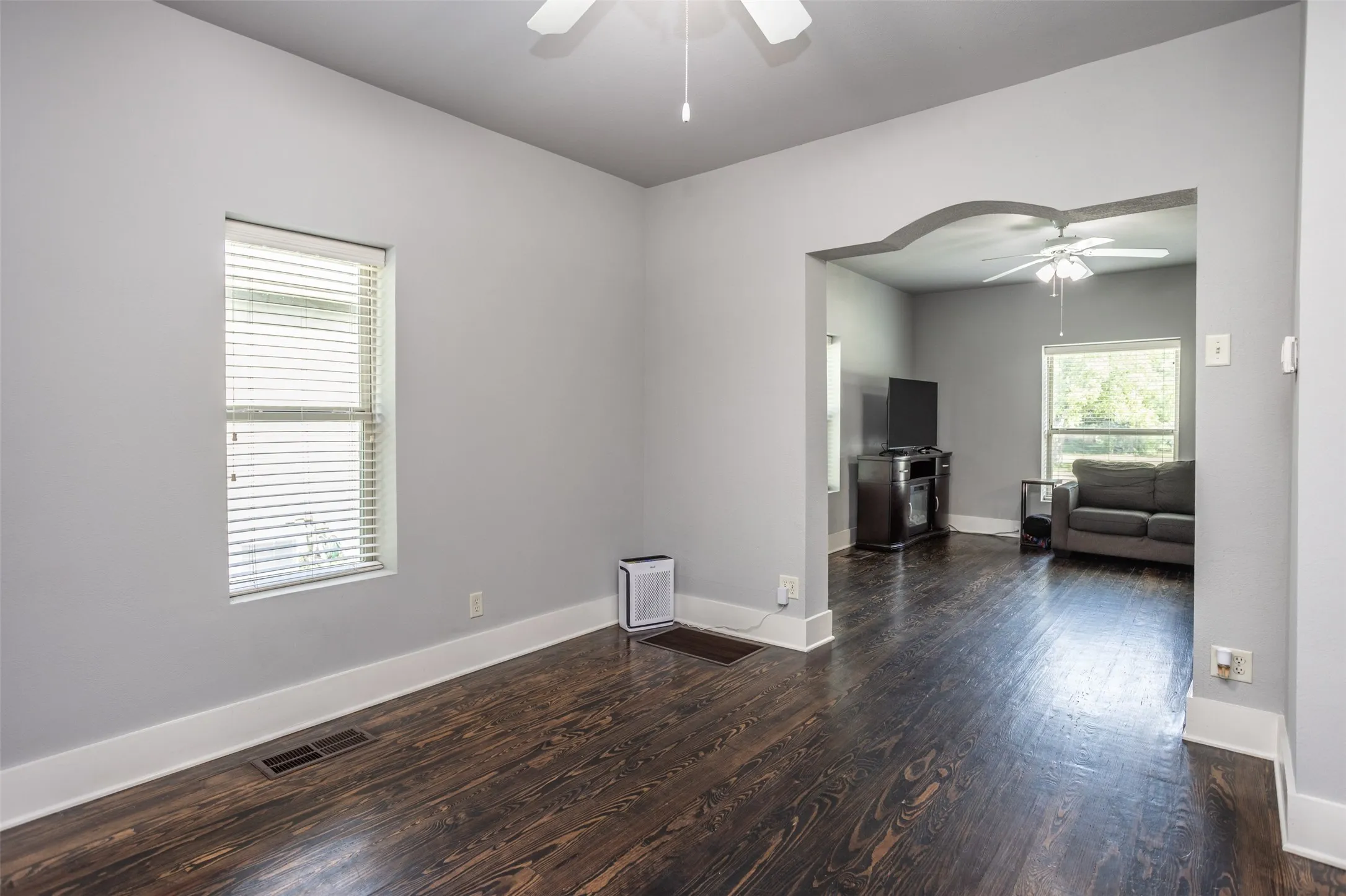Single Family Residence For Sale in Cooke County , 230 E Main Street, Lindsay, Texas 76250, 3 Bedroom, 2 Bathroom, Garage spaces, 1,680 Sqft, built in 1922, mls#21372816, Real Estate Agent in Lindsay, Homes For Sale in Cooke county, Homes For Sale in Lindsay, Realtor in Lindsay Texas, Real Estate Brokerage Independent Realty Texas, Luminita Cordes Realtor