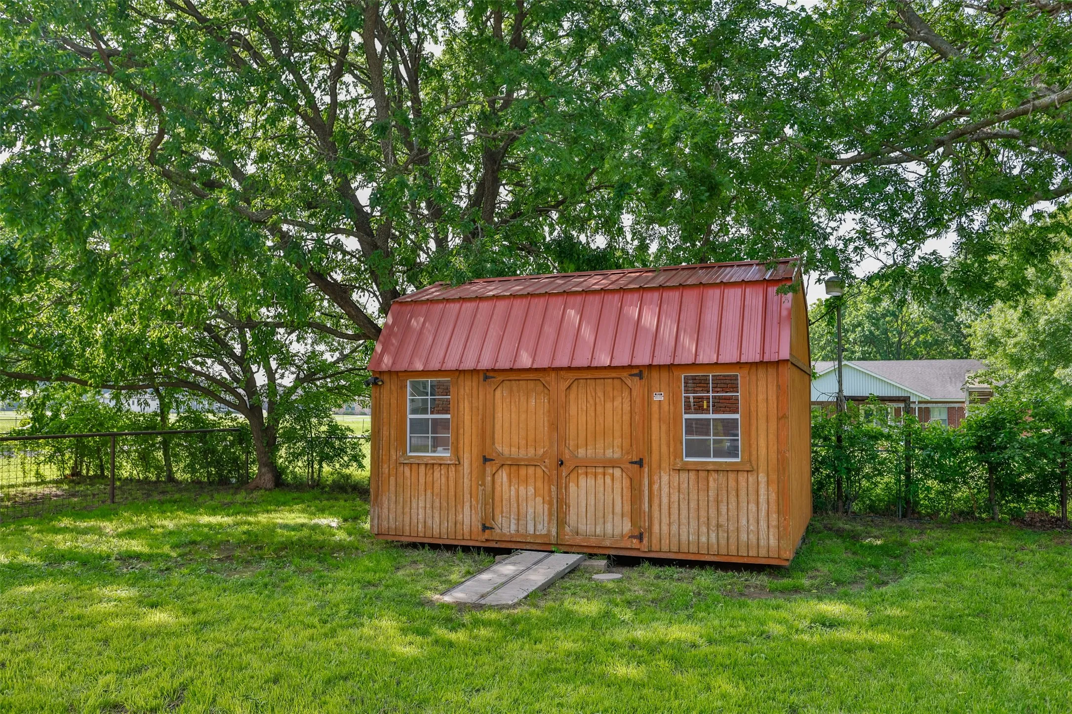 Single Family Residence For Sale in Cooke County , 230 E Main Street, Lindsay, Texas 76250, 3 Bedroom, 2 Bathroom, Garage spaces, 1,680 Sqft, built in 1922, mls#21372816, Real Estate Agent in Lindsay, Homes For Sale in Cooke county, Homes For Sale in Lindsay, Realtor in Lindsay Texas, Real Estate Brokerage Independent Realty Texas, Luminita Cordes Realtor