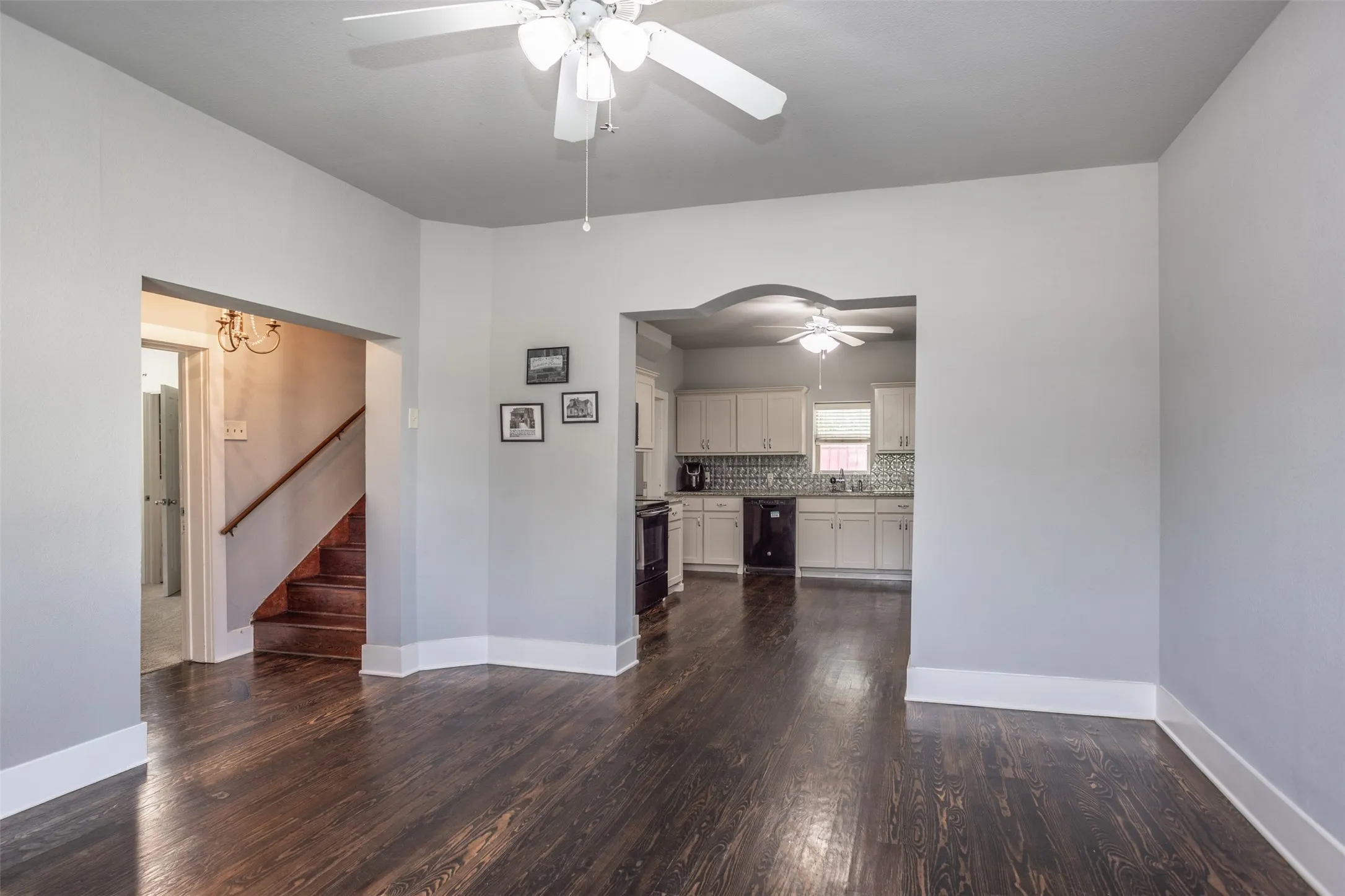 Single Family Residence For Sale in Cooke County , 230 E Main Street, Lindsay, Texas 76250, 3 Bedroom, 2 Bathroom, Garage spaces, 1,680 Sqft, built in 1922, mls#21372816, Real Estate Agent in Lindsay, Homes For Sale in Cooke county, Homes For Sale in Lindsay, Realtor in Lindsay Texas, Real Estate Brokerage Independent Realty Texas, Luminita Cordes Realtor
