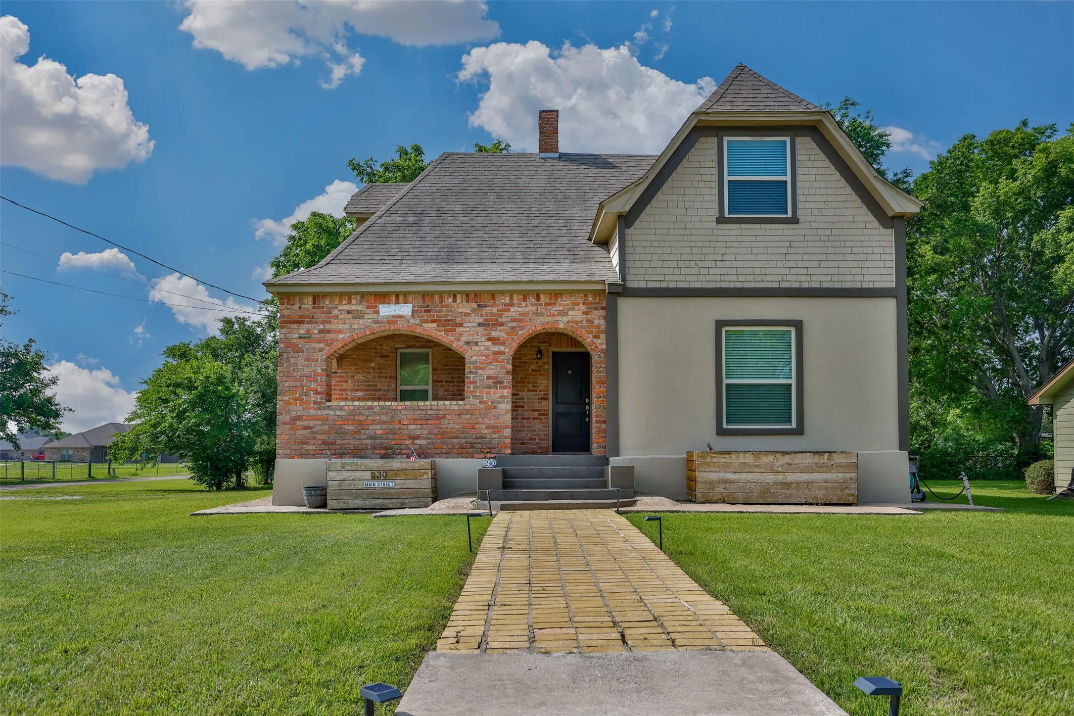 Single Family Residence For Sale in Cooke County , 230 E Main Street, Lindsay, Texas 76250, 3 Bedroom, 2 Bathroom, Garage spaces, 1,680 Sqft, built in 1922, mls#21372816, Real Estate Agent in Lindsay, Homes For Sale in Cooke county, Homes For Sale in Lindsay, Realtor in Lindsay Texas, Real Estate Brokerage Independent Realty Texas, Luminita Cordes Realtor