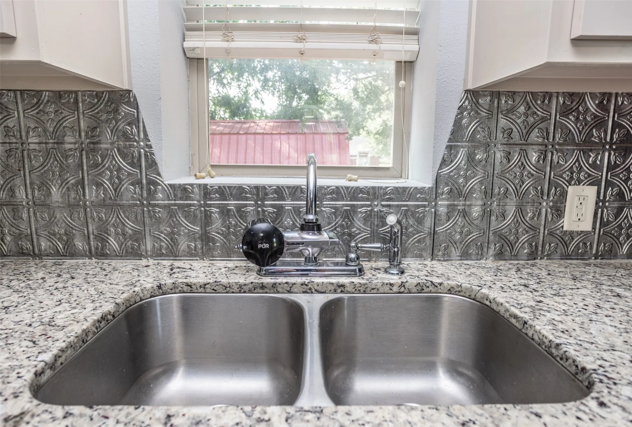 Single Family Residence For Sale in Cooke County , 230 E Main Street, Lindsay, Texas 76250, 3 Bedroom, 2 Bathroom, Garage spaces, 1,680 Sqft, built in 1922, mls#21372816, Real Estate Agent in Lindsay, Homes For Sale in Cooke county, Homes For Sale in Lindsay, Realtor in Lindsay Texas, Real Estate Brokerage Independent Realty Texas, Luminita Cordes Realtor