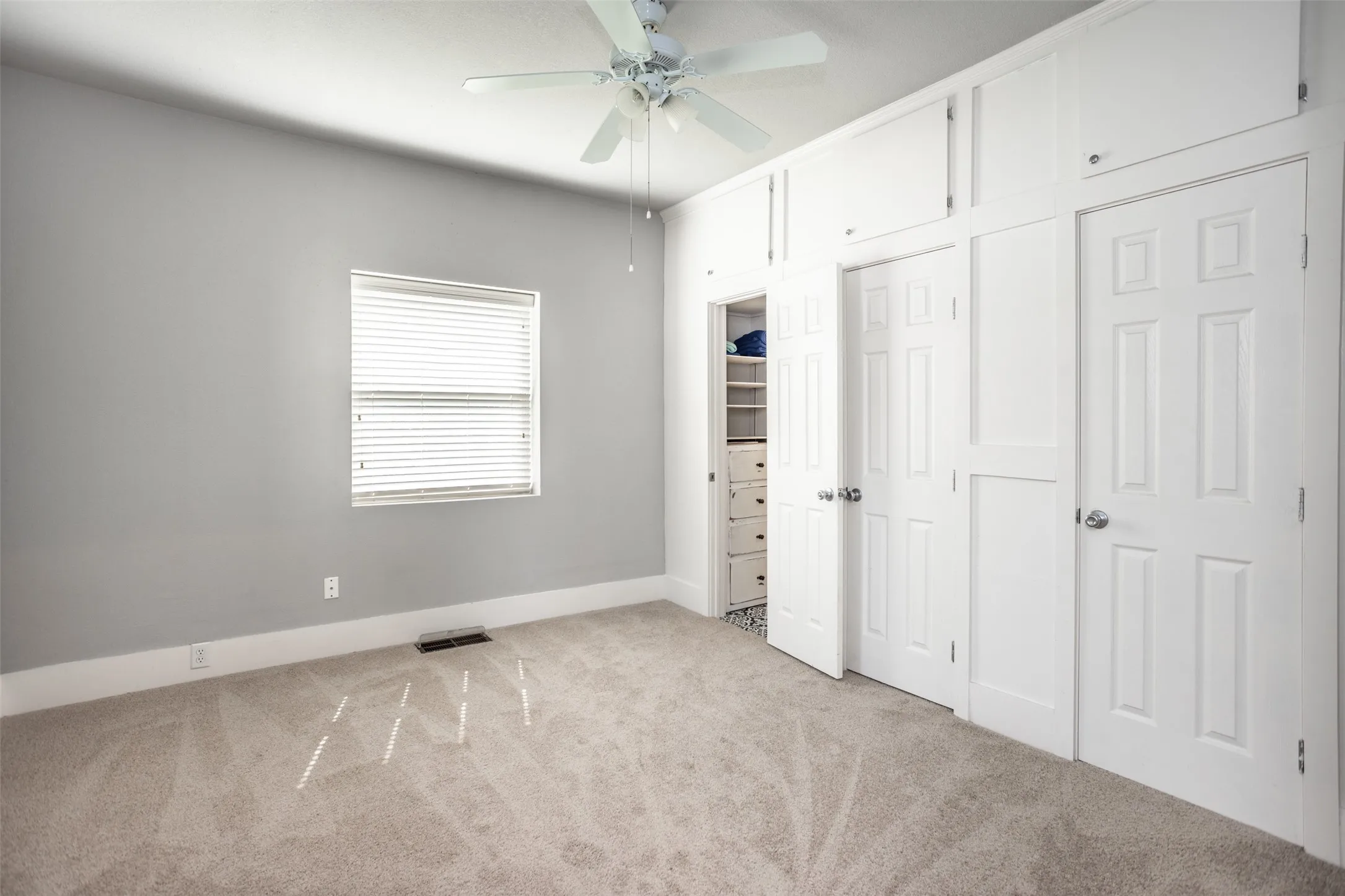 Single Family Residence For Sale in Cooke County , 230 E Main Street, Lindsay, Texas 76250, 3 Bedroom, 2 Bathroom, Garage spaces, 1,680 Sqft, built in 1922, mls#21372816, Real Estate Agent in Lindsay, Homes For Sale in Cooke county, Homes For Sale in Lindsay, Realtor in Lindsay Texas, Real Estate Brokerage Independent Realty Texas, Luminita Cordes Realtor
