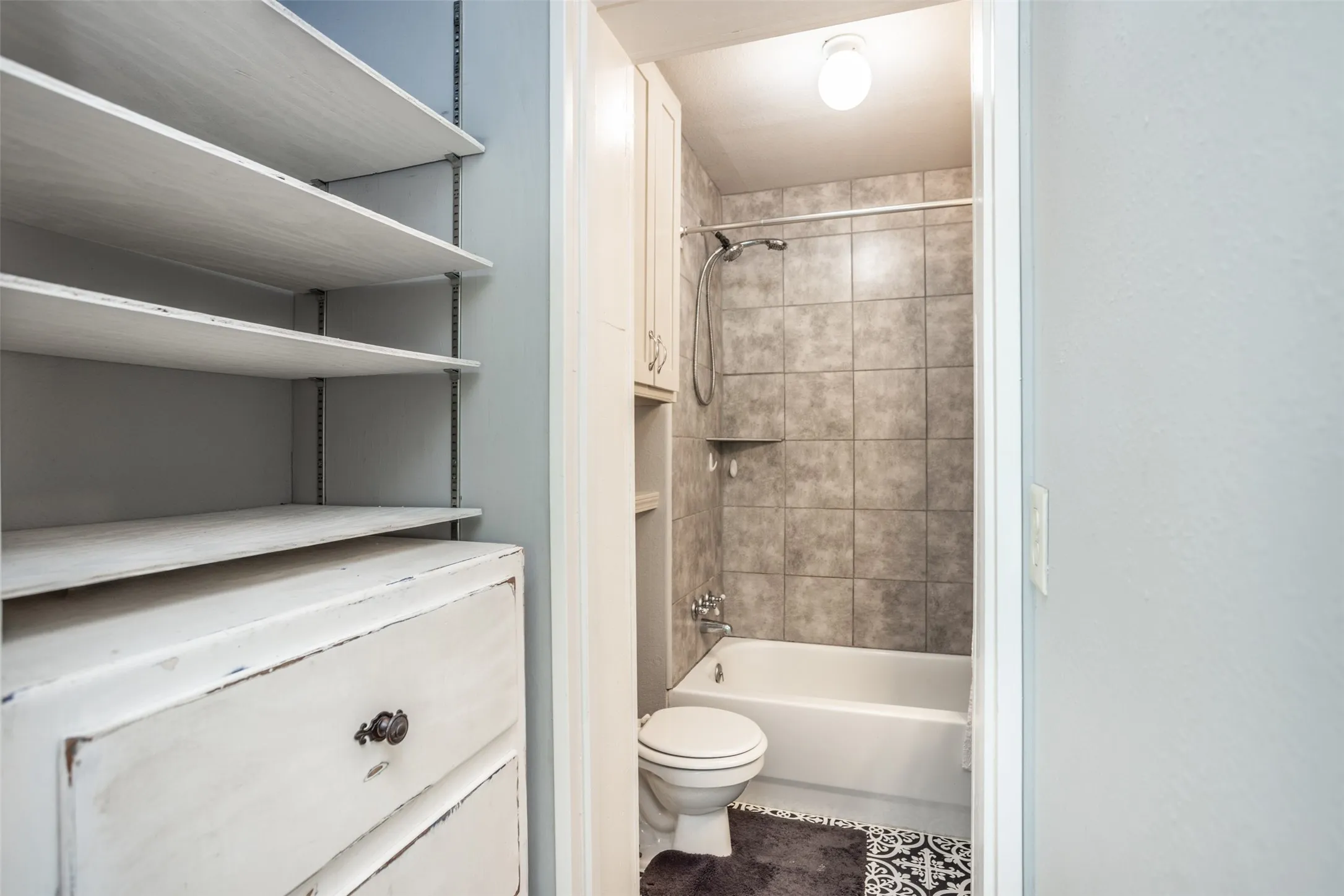 Single Family Residence For Sale in Cooke County , 230 E Main Street, Lindsay, Texas 76250, 3 Bedroom, 2 Bathroom, Garage spaces, 1,680 Sqft, built in 1922, mls#21372816, Real Estate Agent in Lindsay, Homes For Sale in Cooke county, Homes For Sale in Lindsay, Realtor in Lindsay Texas, Real Estate Brokerage Independent Realty Texas, Luminita Cordes Realtor