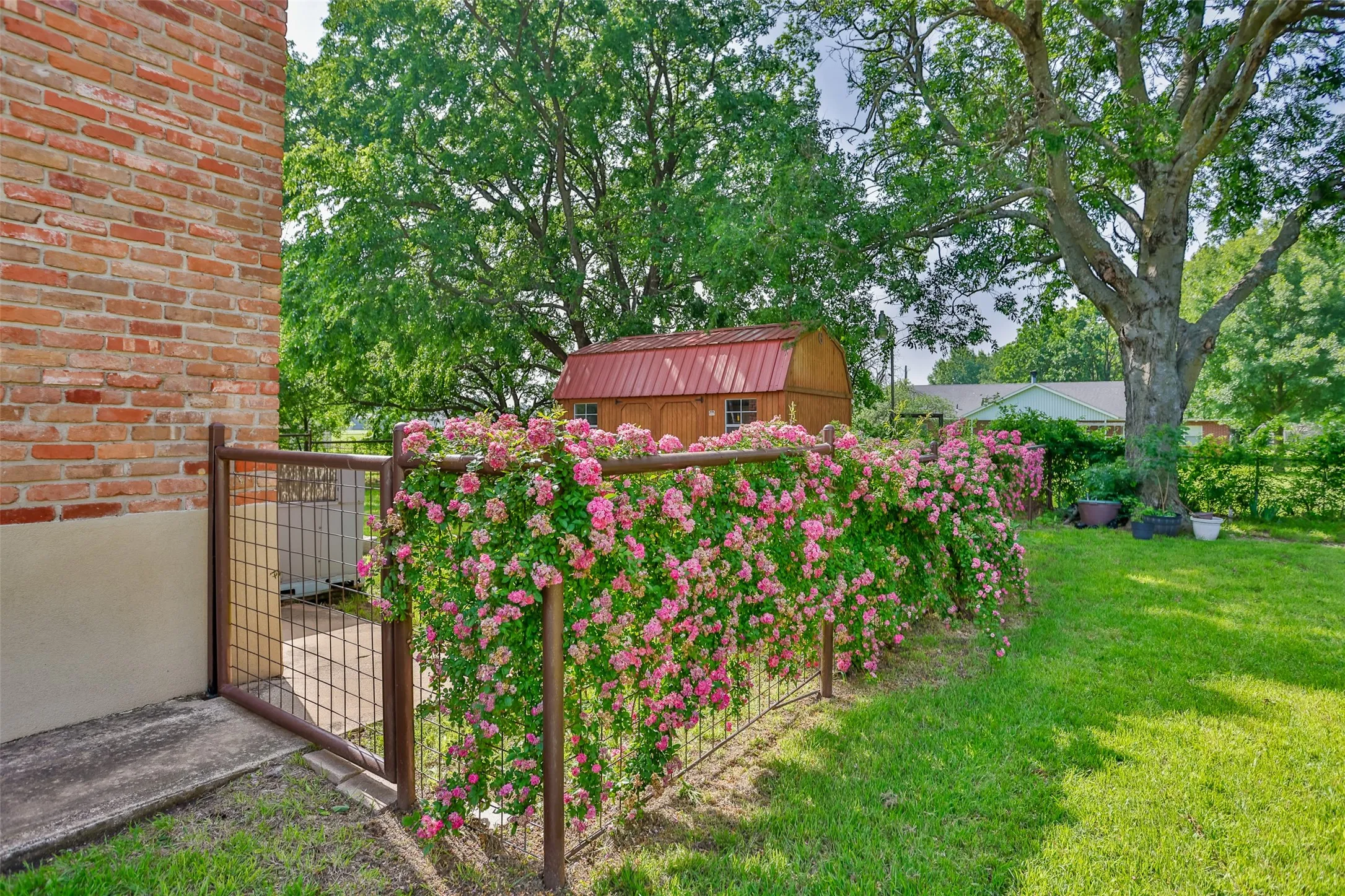 Single Family Residence For Sale in Cooke County , 230 E Main Street, Lindsay, Texas 76250, 3 Bedroom, 2 Bathroom, Garage spaces, 1,680 Sqft, built in 1922, mls#21372816, Real Estate Agent in Lindsay, Homes For Sale in Cooke county, Homes For Sale in Lindsay, Realtor in Lindsay Texas, Real Estate Brokerage Independent Realty Texas, Luminita Cordes Realtor