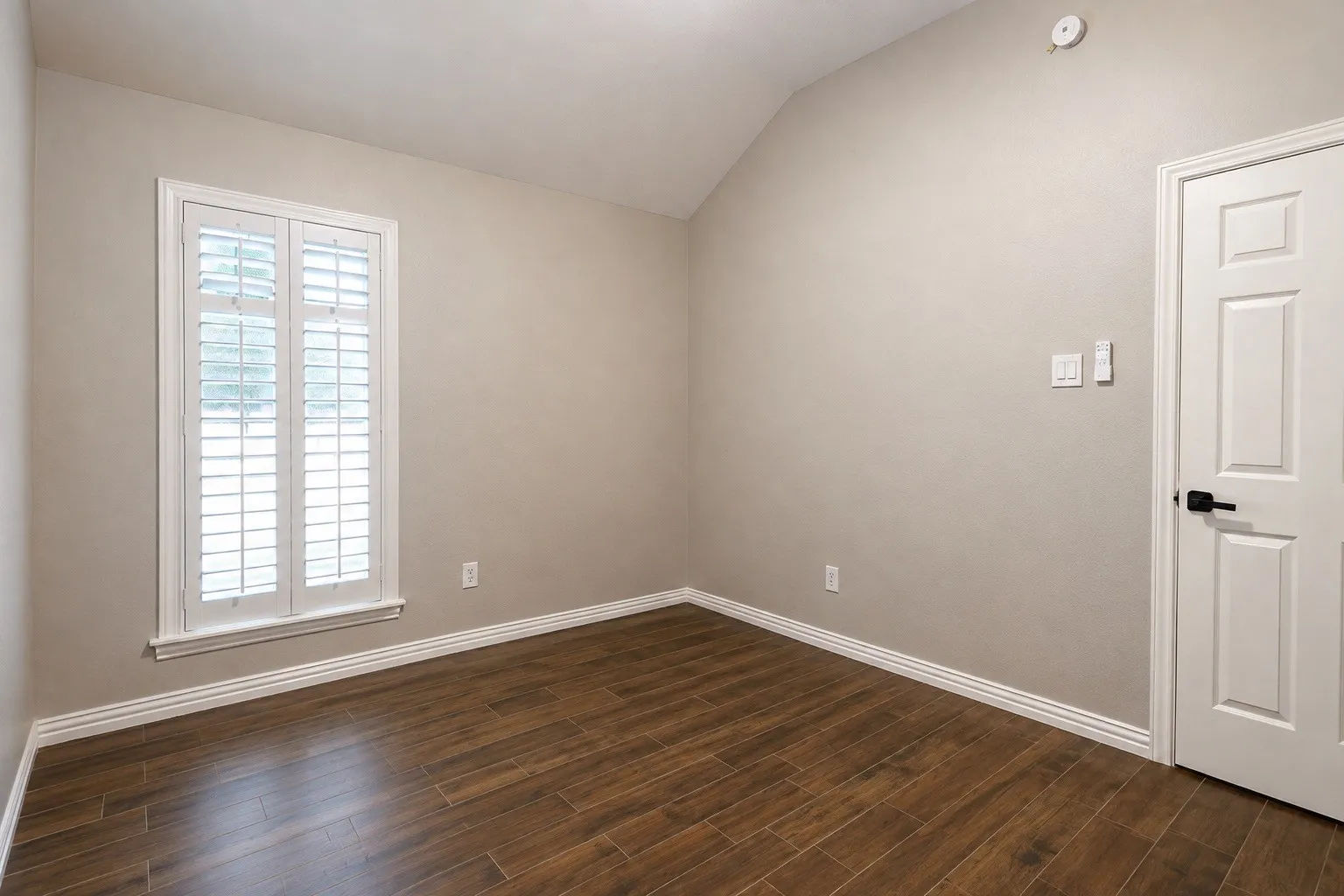Single Family Residence For Sale in Johnson County , 548 NW Wintercrest Road, Burleson, Texas 76028, 3 Bedroom, 2 Bathroom, 2 Garage spaces, 1,616 Sqft, built in 1996, mls#21372818, Real Estate Agent in Burleson, Homes For Sale in Johnson county, Homes For Sale in Burleson, Realtor in Burleson Texas, Real Estate Brokerage Independent Realty Texas, Luminita Cordes Realtor