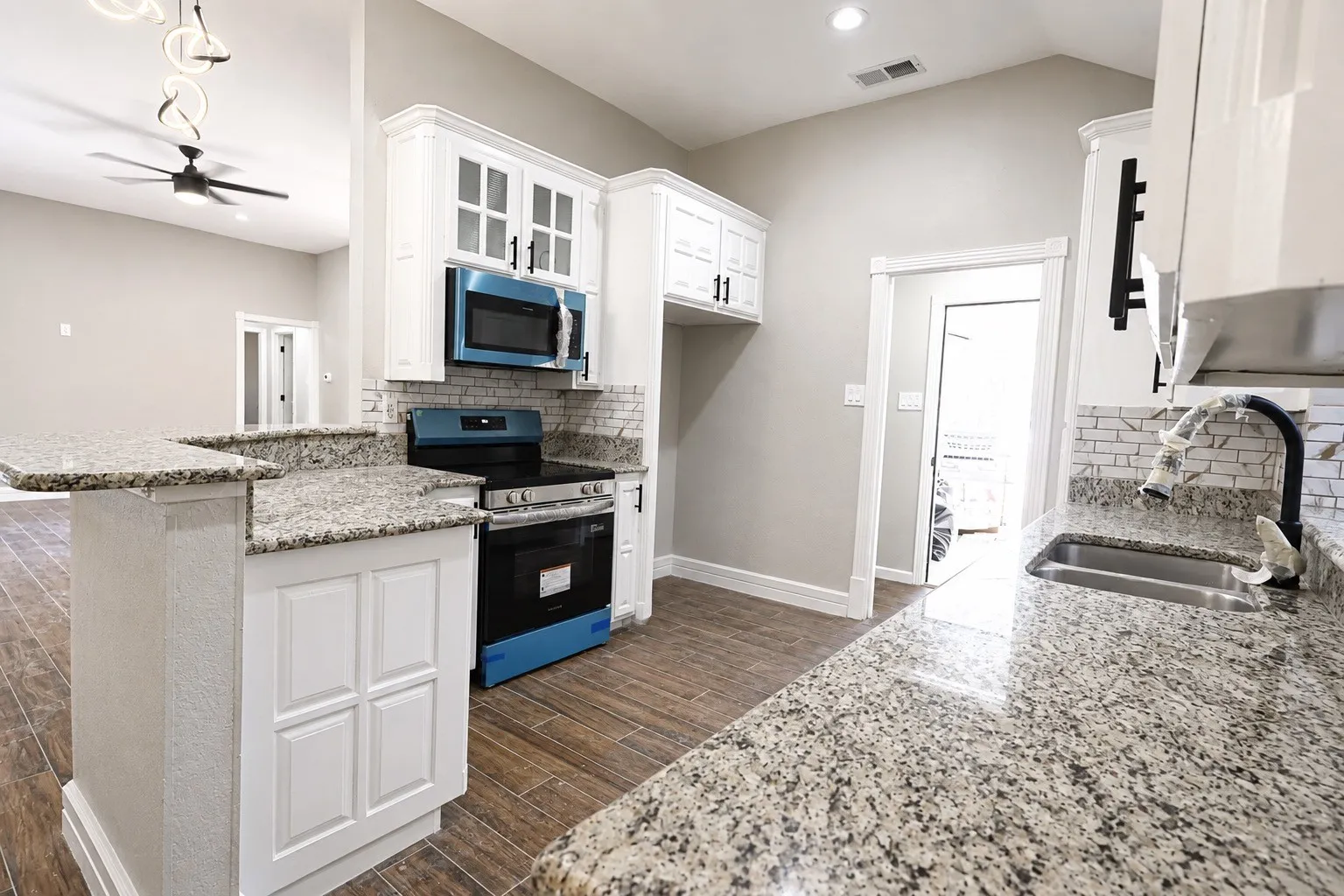 Single Family Residence For Sale in Johnson County , 548 NW Wintercrest Road, Burleson, Texas 76028, 3 Bedroom, 2 Bathroom, 2 Garage spaces, 1,616 Sqft, built in 1996, mls#21372818, Real Estate Agent in Burleson, Homes For Sale in Johnson county, Homes For Sale in Burleson, Realtor in Burleson Texas, Real Estate Brokerage Independent Realty Texas, Luminita Cordes Realtor