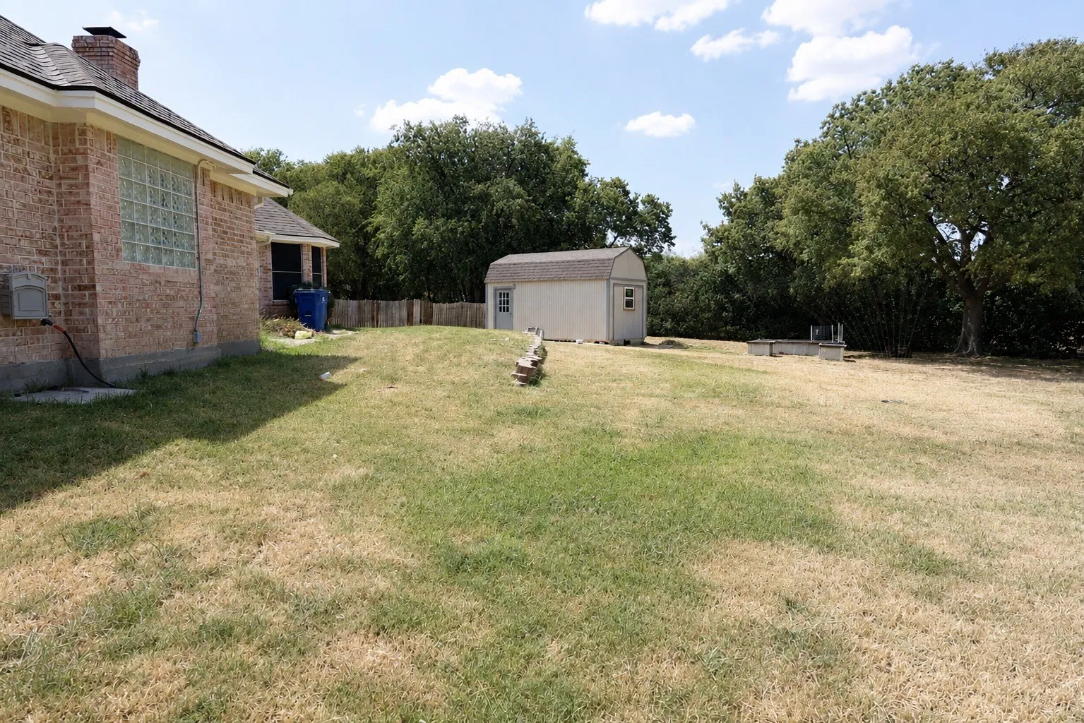 Single Family Residence For Sale in Johnson County , 548 NW Wintercrest Road, Burleson, Texas 76028, 3 Bedroom, 2 Bathroom, 2 Garage spaces, 1,616 Sqft, built in 1996, mls#21372818, Real Estate Agent in Burleson, Homes For Sale in Johnson county, Homes For Sale in Burleson, Realtor in Burleson Texas, Real Estate Brokerage Independent Realty Texas, Luminita Cordes Realtor