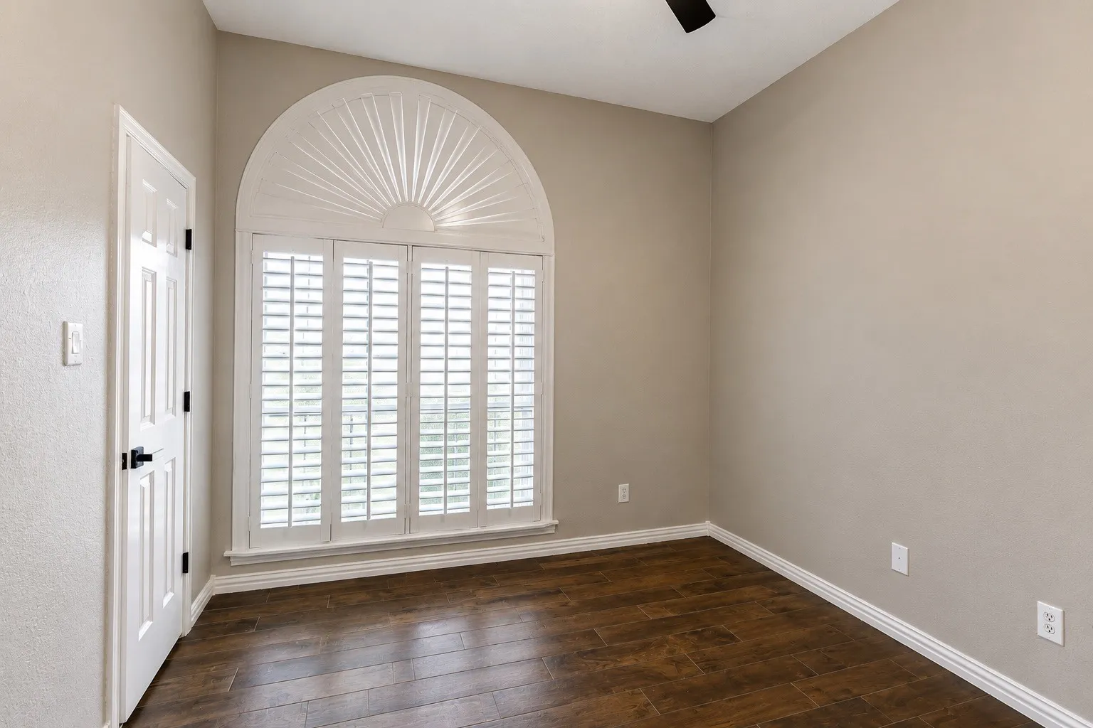 Single Family Residence For Sale in Johnson County , 548 NW Wintercrest Road, Burleson, Texas 76028, 3 Bedroom, 2 Bathroom, 2 Garage spaces, 1,616 Sqft, built in 1996, mls#21372818, Real Estate Agent in Burleson, Homes For Sale in Johnson county, Homes For Sale in Burleson, Realtor in Burleson Texas, Real Estate Brokerage Independent Realty Texas, Luminita Cordes Realtor