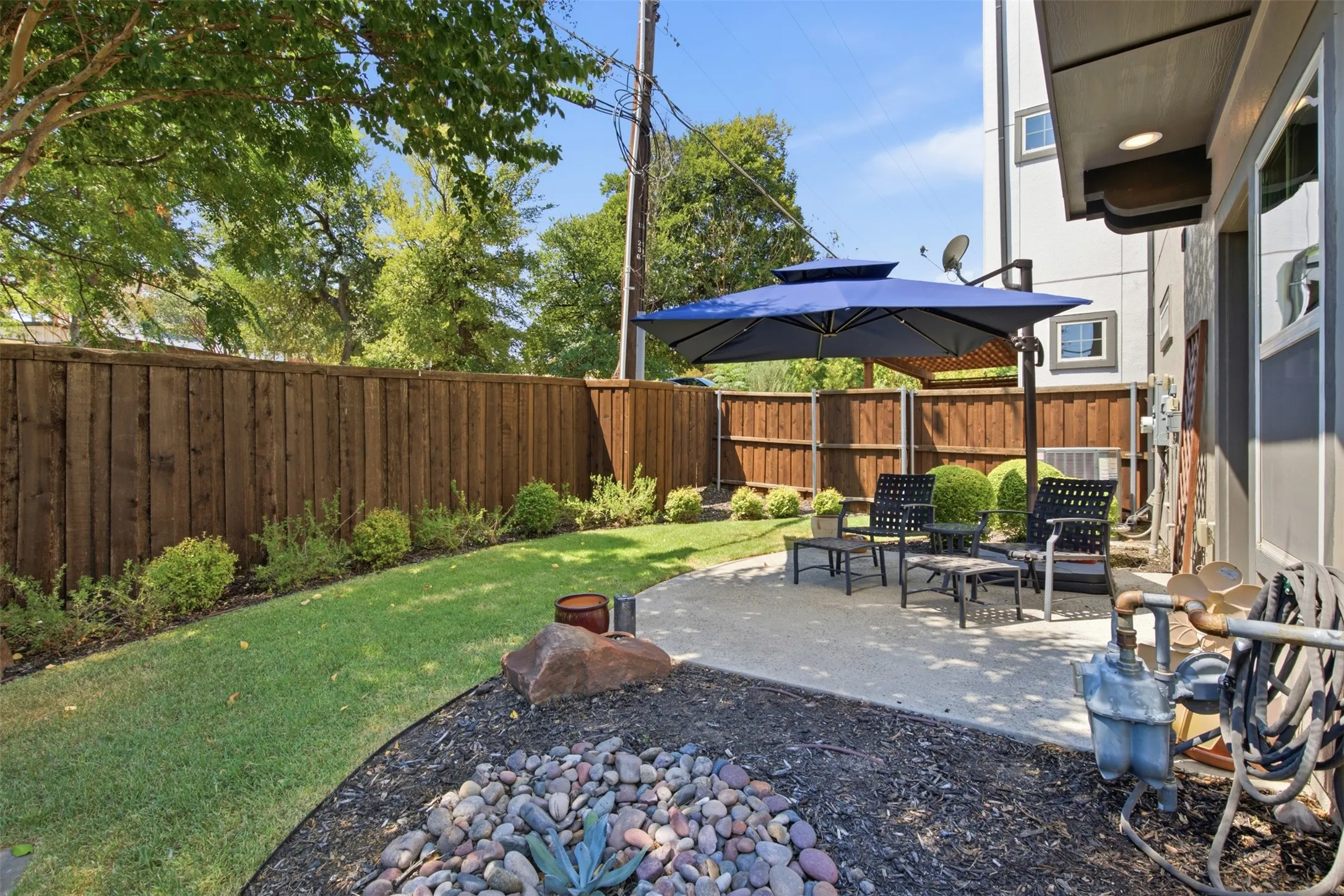 Single Family Residence For Sale in Dallas County , 1802 Stevens Bluff Lane, Dallas, Texas 75208, 3 Bedroom, 4 Bathroom, 2 Garage spaces, 2,393 Sqft, built in 2017, mls#21371800, Real Estate Agent in Dallas, Homes For Sale in Dallas county, Homes For Sale in Dallas, Realtor in Dallas Texas, Real Estate Brokerage Independent Realty Texas, Luminita Cordes Realtor