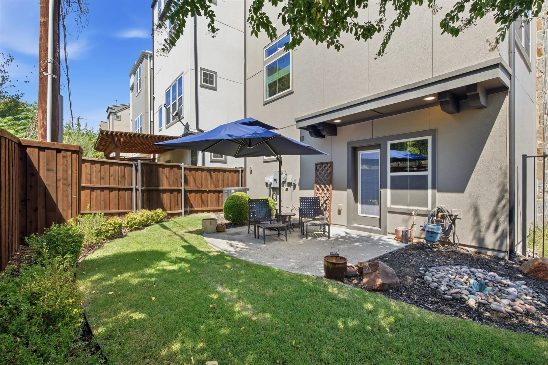 Single Family Residence For Sale in Dallas County , 1802 Stevens Bluff Lane, Dallas, Texas 75208, 3 Bedroom, 4 Bathroom, 2 Garage spaces, 2,393 Sqft, built in 2017, mls#21371800, Real Estate Agent in Dallas, Homes For Sale in Dallas county, Homes For Sale in Dallas, Realtor in Dallas Texas, Real Estate Brokerage Independent Realty Texas, Luminita Cordes Realtor