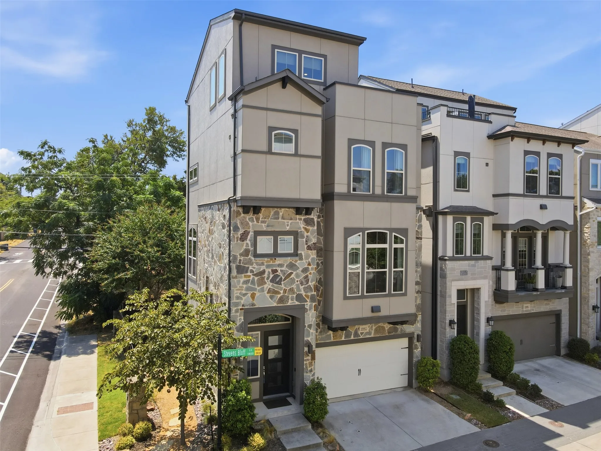 Single Family Residence For Sale in Dallas County , 1802 Stevens Bluff Lane, Dallas, Texas 75208, 3 Bedroom, 4 Bathroom, 2 Garage spaces, 2,393 Sqft, built in 2017, mls#21371800, Real Estate Agent in Dallas, Homes For Sale in Dallas county, Homes For Sale in Dallas, Realtor in Dallas Texas, Real Estate Brokerage Independent Realty Texas, Luminita Cordes Realtor
