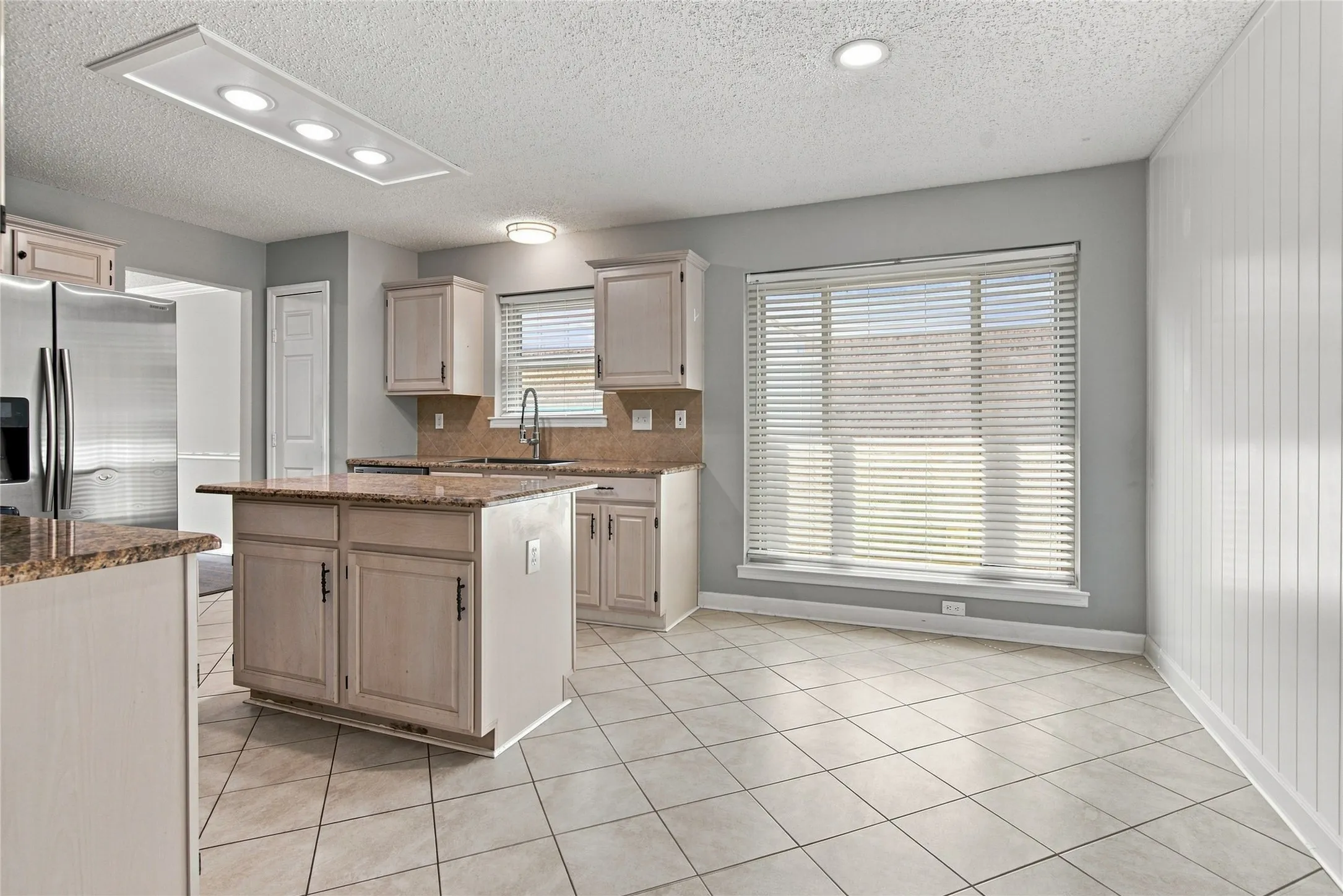 Single Family Residence For Sale in Tarrant County , 7105 Isle Royale Drive, Fort Worth, Texas 76137, 4 Bedroom, 2 Bathroom, 2 Garage spaces, 1,992 Sqft, built in 1992, mls#21372443, Real Estate Agent in Fort Worth, Homes For Sale in Tarrant county, Homes For Sale in Fort Worth, Realtor in Fort Worth Texas, Real Estate Brokerage Independent Realty Texas, Luminita Cordes Realtor