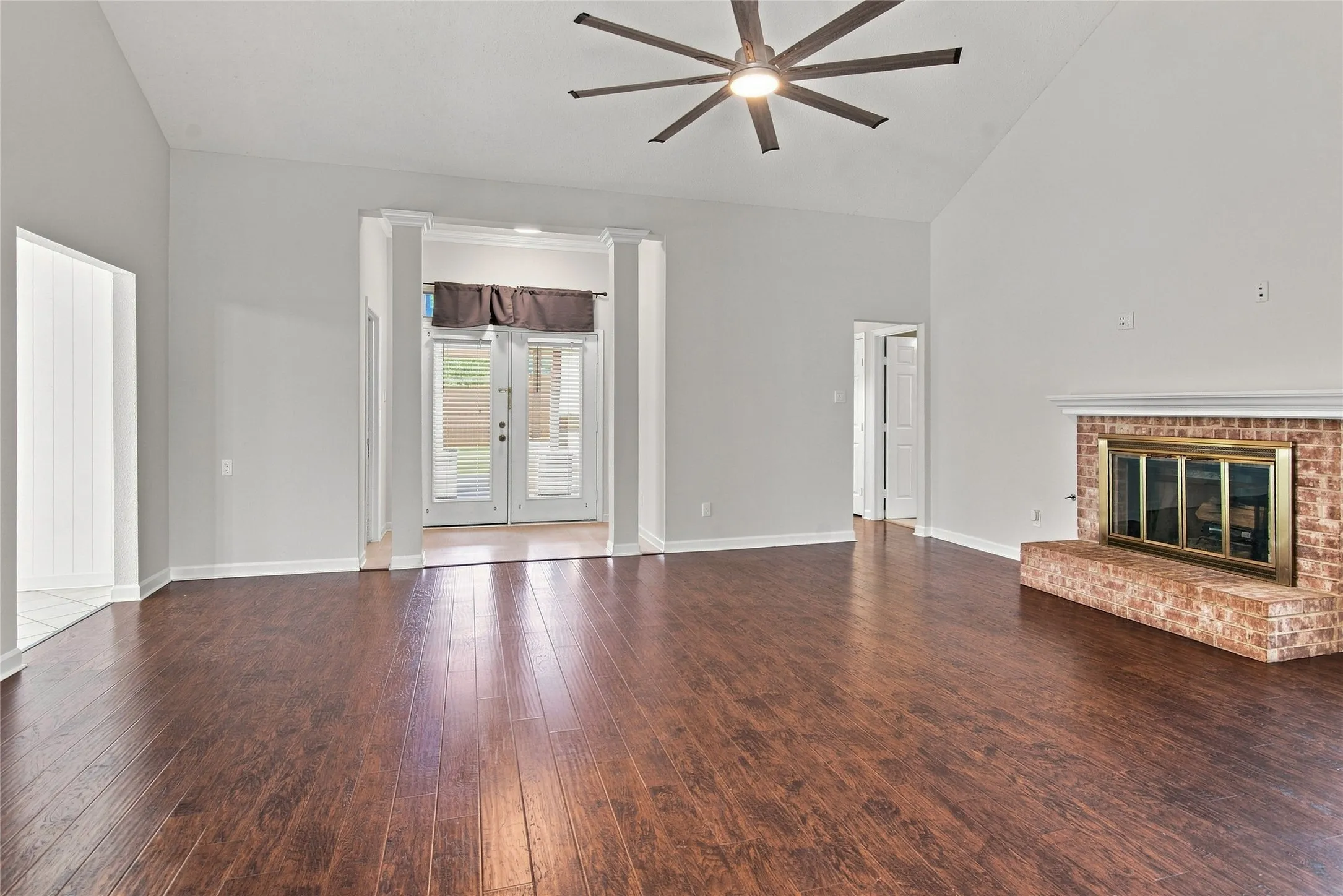 Large Family Room, high ceilings, fresh paint