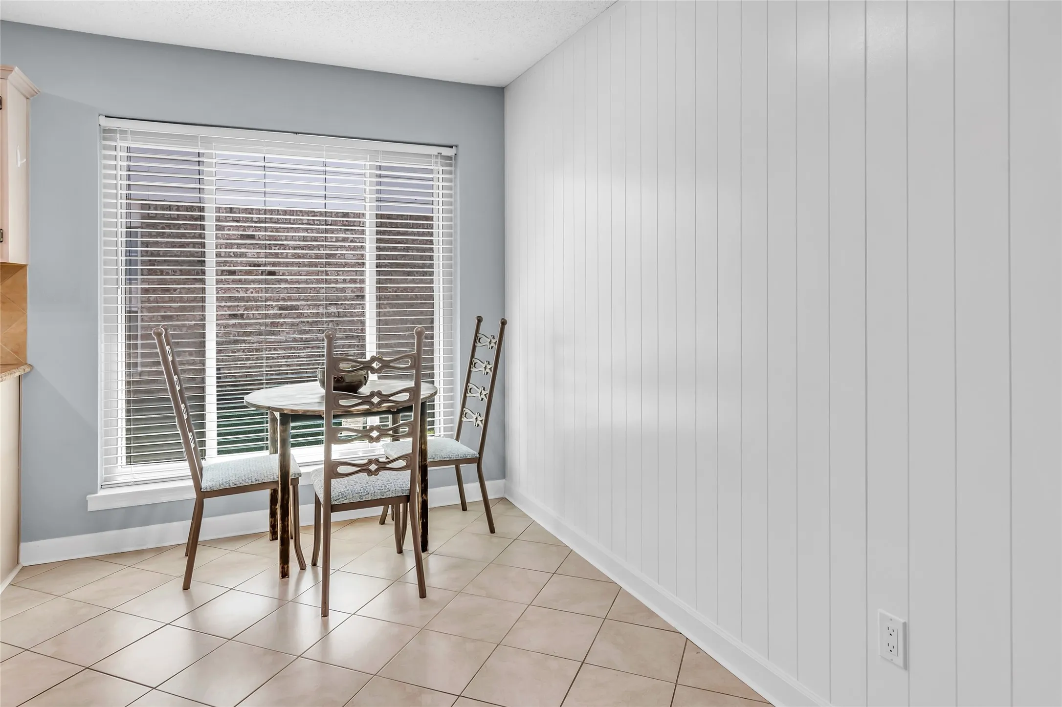 Breakfast eating area