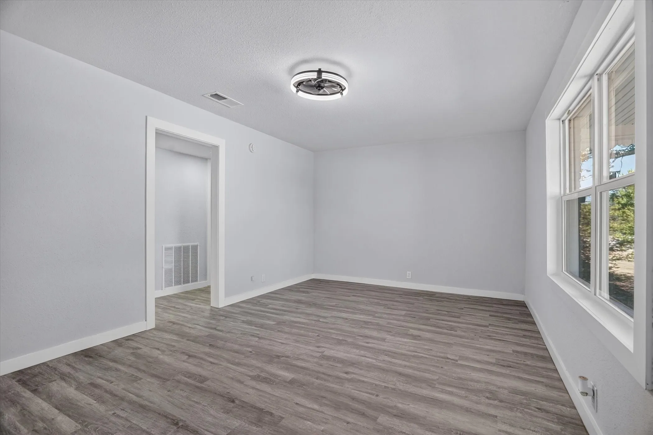 Single Family Residence For Sale in Jack County , 1225 W Belknap Street, Jacksboro, Texas 76458, 3 Bedroom, 2 Bathroom, Garage spaces, 1,849 Sqft, built in 1980, mls#21367965, Real Estate Agent in Jacksboro, Homes For Sale in Jack county, Homes For Sale in Jacksboro, Realtor in Jacksboro Texas, Real Estate Brokerage Independent Realty Texas, Luminita Cordes Realtor