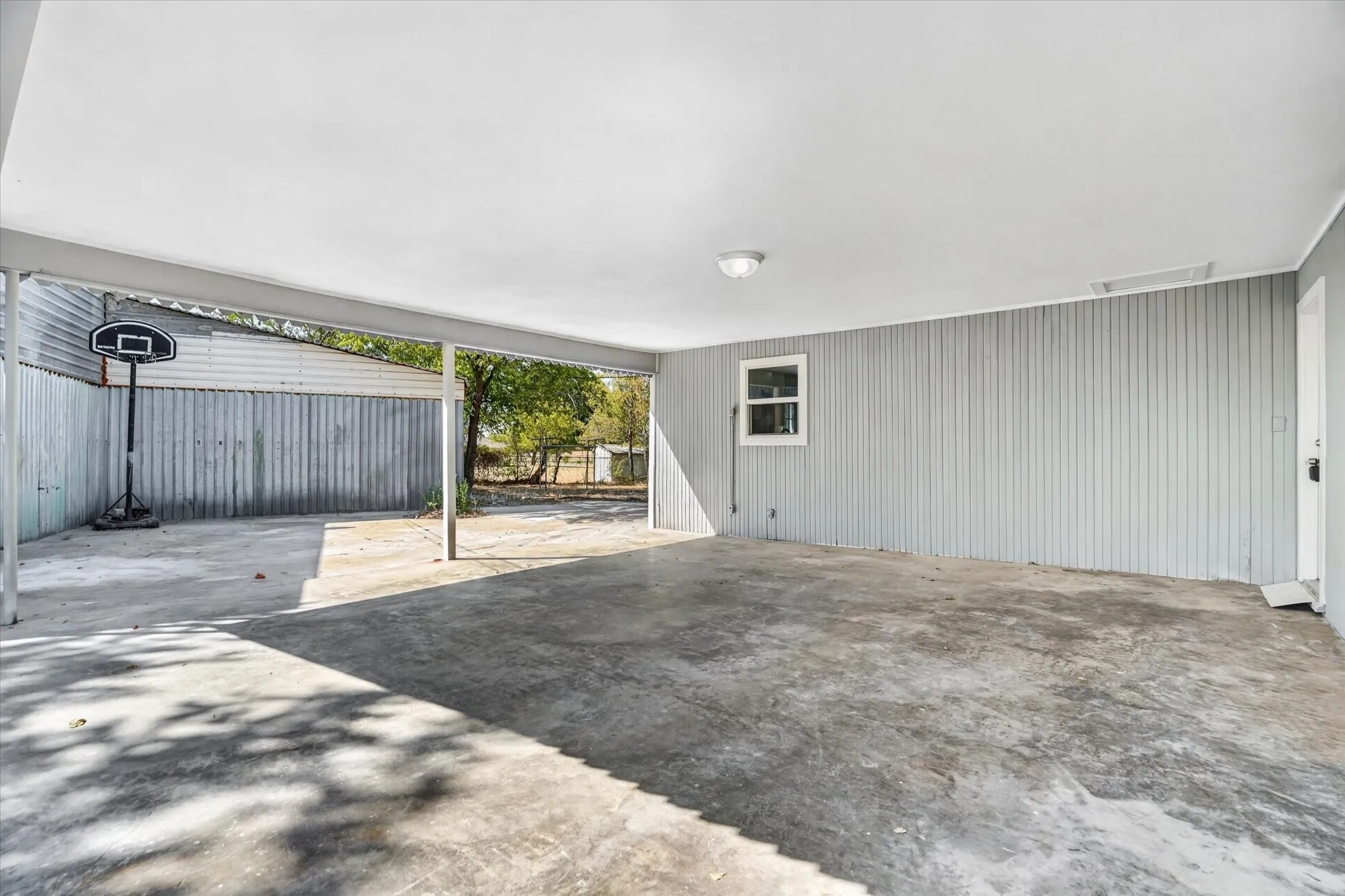 Single Family Residence For Sale in Jack County , 1225 W Belknap Street, Jacksboro, Texas 76458, 3 Bedroom, 2 Bathroom, Garage spaces, 1,849 Sqft, built in 1980, mls#21367965, Real Estate Agent in Jacksboro, Homes For Sale in Jack county, Homes For Sale in Jacksboro, Realtor in Jacksboro Texas, Real Estate Brokerage Independent Realty Texas, Luminita Cordes Realtor