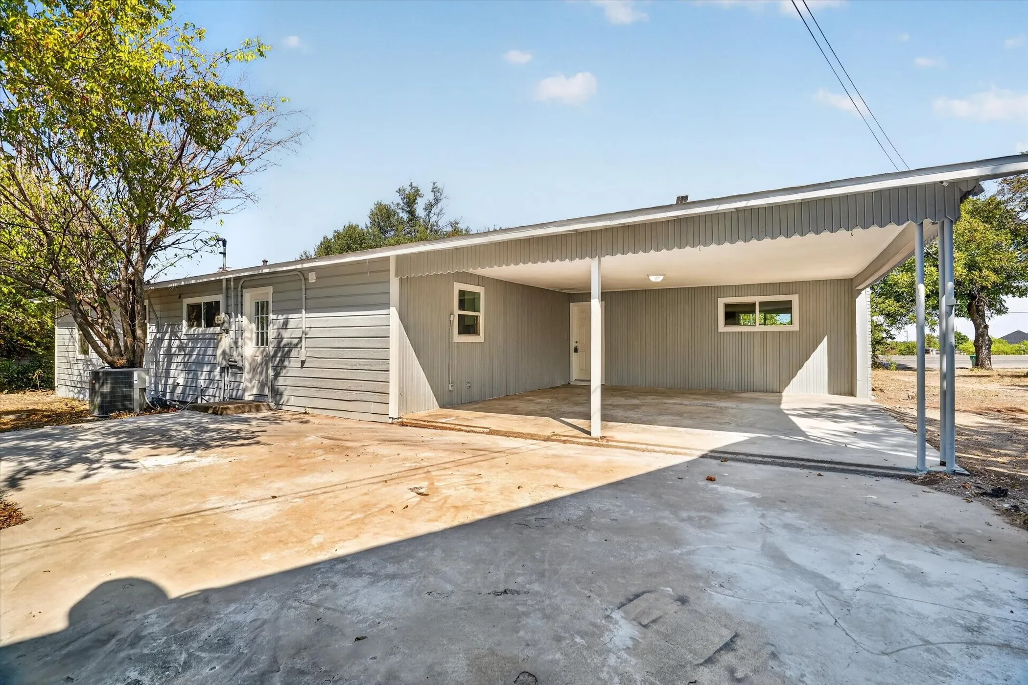 Single Family Residence For Sale in Jack County , 1225 W Belknap Street, Jacksboro, Texas 76458, 3 Bedroom, 2 Bathroom, Garage spaces, 1,849 Sqft, built in 1980, mls#21367965, Real Estate Agent in Jacksboro, Homes For Sale in Jack county, Homes For Sale in Jacksboro, Realtor in Jacksboro Texas, Real Estate Brokerage Independent Realty Texas, Luminita Cordes Realtor