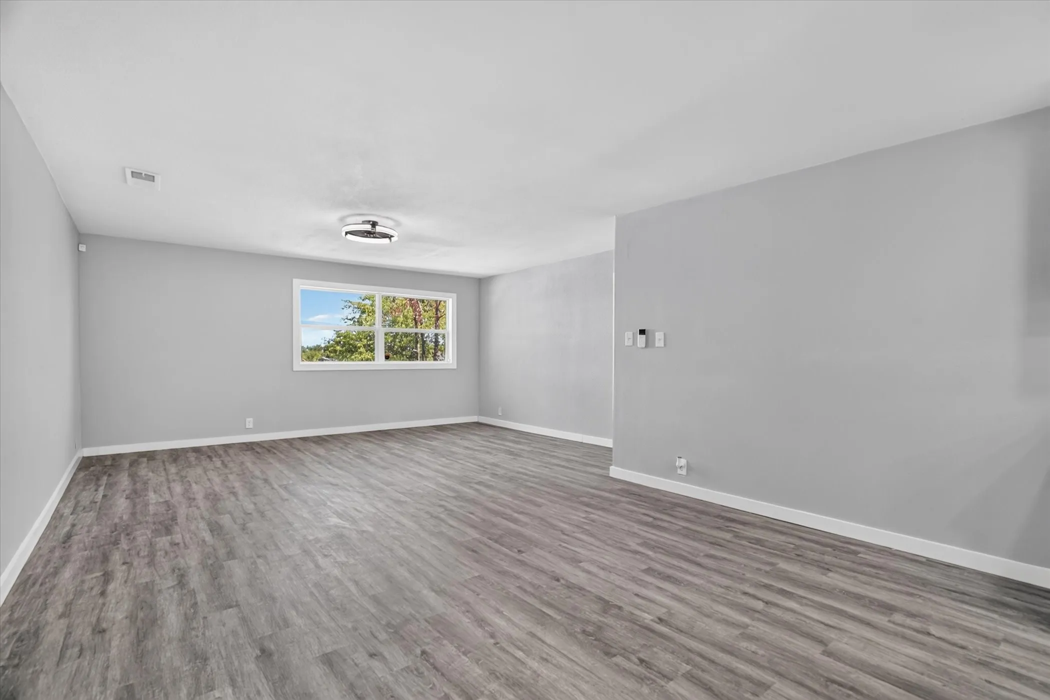 Single Family Residence For Sale in Jack County , 1225 W Belknap Street, Jacksboro, Texas 76458, 3 Bedroom, 2 Bathroom, Garage spaces, 1,849 Sqft, built in 1980, mls#21367965, Real Estate Agent in Jacksboro, Homes For Sale in Jack county, Homes For Sale in Jacksboro, Realtor in Jacksboro Texas, Real Estate Brokerage Independent Realty Texas, Luminita Cordes Realtor