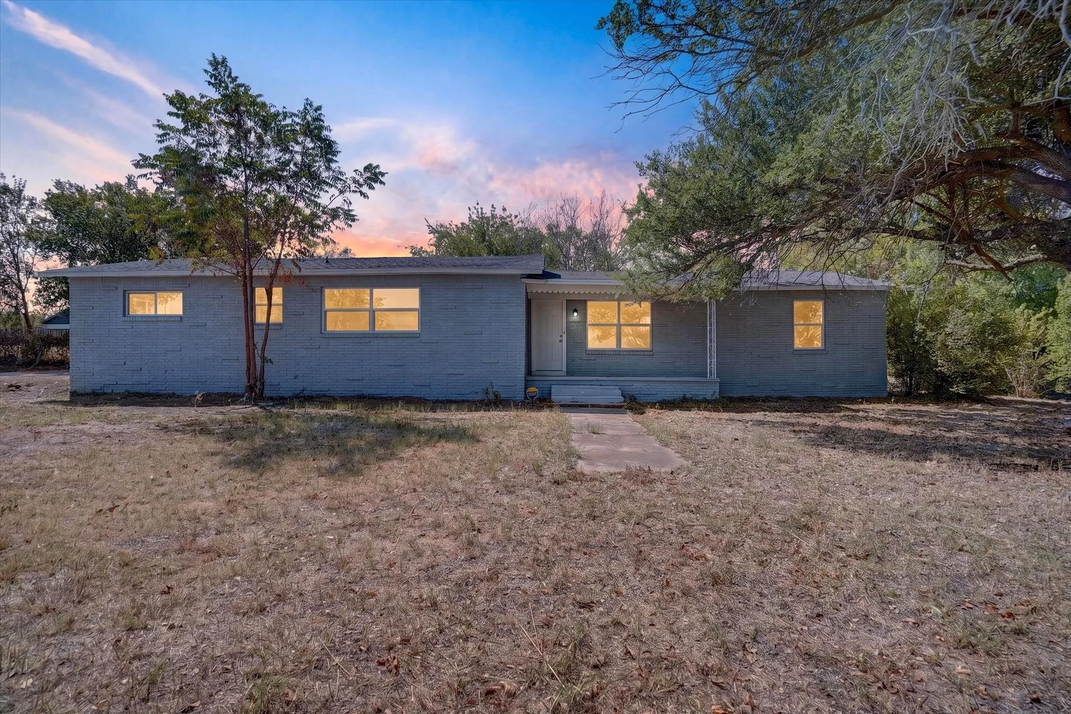 Single Family Residence For Sale in Jack County , 1225 W Belknap Street, Jacksboro, Texas 76458, 3 Bedroom, 2 Bathroom, Garage spaces, 1,849 Sqft, built in 1980, mls#21367965, Real Estate Agent in Jacksboro, Homes For Sale in Jack county, Homes For Sale in Jacksboro, Realtor in Jacksboro Texas, Real Estate Brokerage Independent Realty Texas, Luminita Cordes Realtor