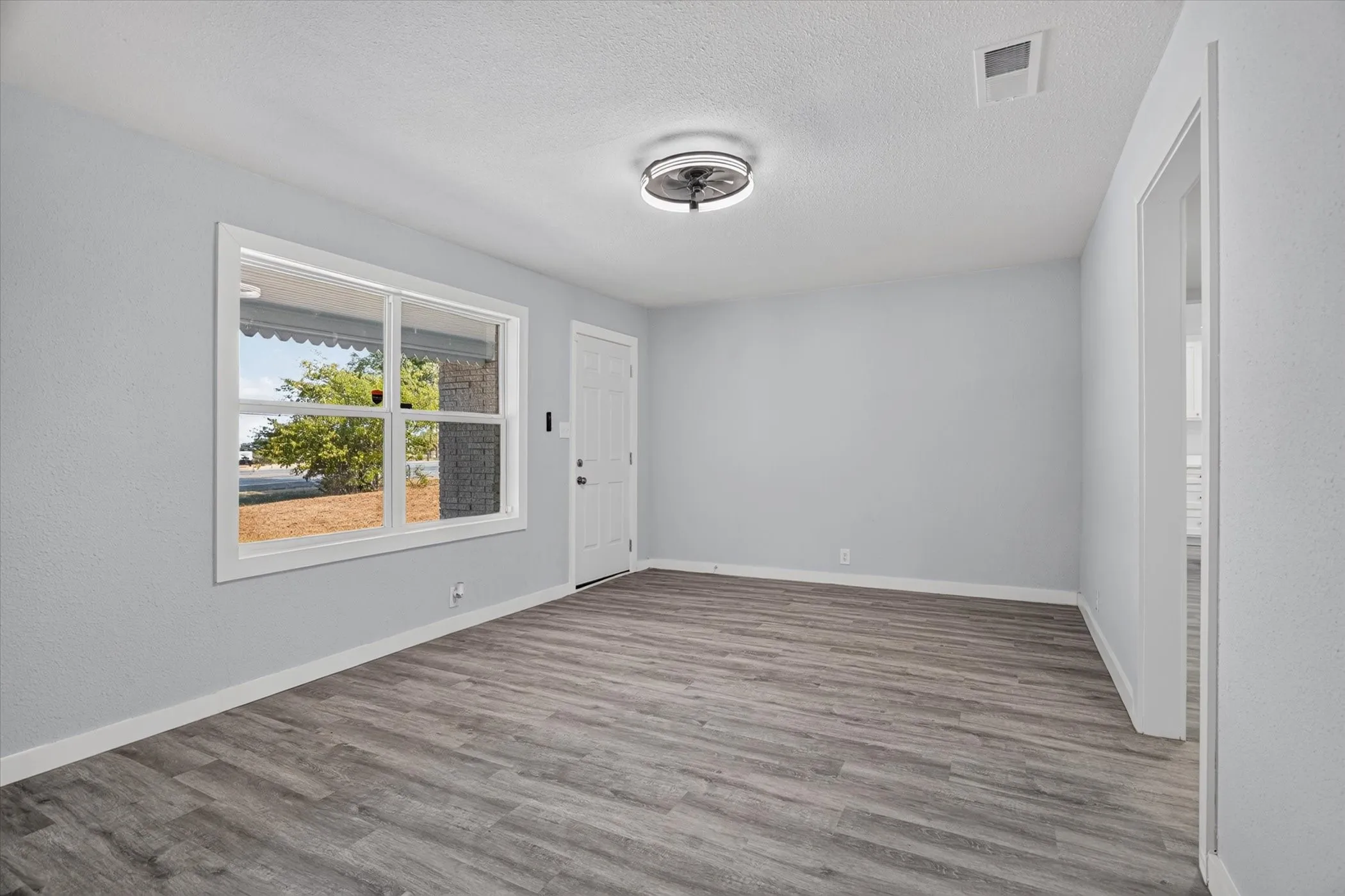 Single Family Residence For Sale in Jack County , 1225 W Belknap Street, Jacksboro, Texas 76458, 3 Bedroom, 2 Bathroom, Garage spaces, 1,849 Sqft, built in 1980, mls#21367965, Real Estate Agent in Jacksboro, Homes For Sale in Jack county, Homes For Sale in Jacksboro, Realtor in Jacksboro Texas, Real Estate Brokerage Independent Realty Texas, Luminita Cordes Realtor