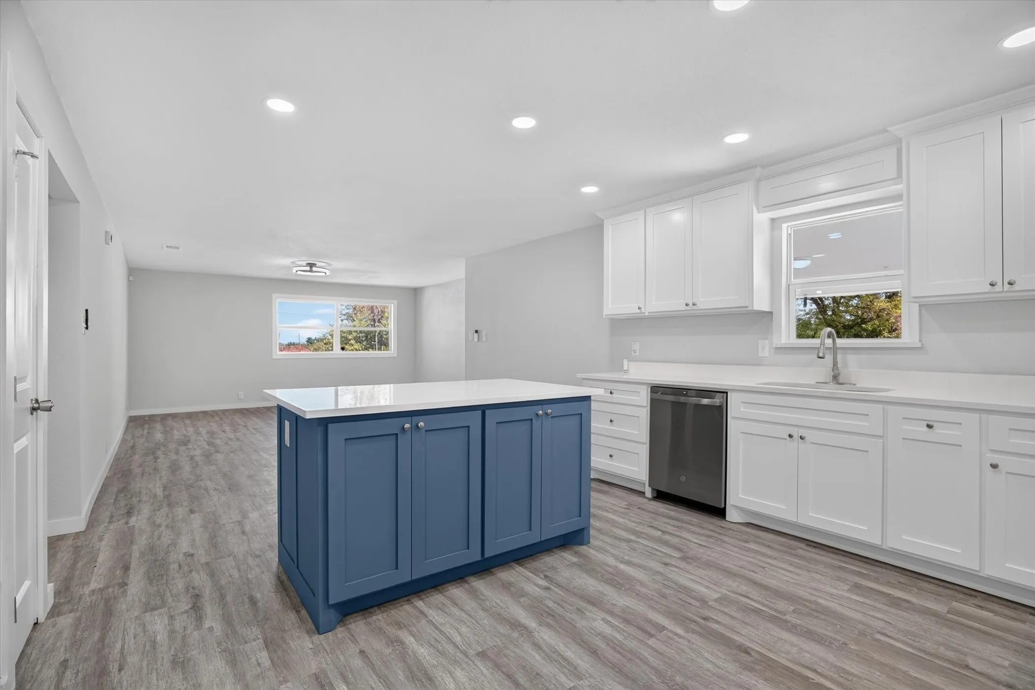 Single Family Residence For Sale in Jack County , 1225 W Belknap Street, Jacksboro, Texas 76458, 3 Bedroom, 2 Bathroom, Garage spaces, 1,849 Sqft, built in 1980, mls#21367965, Real Estate Agent in Jacksboro, Homes For Sale in Jack county, Homes For Sale in Jacksboro, Realtor in Jacksboro Texas, Real Estate Brokerage Independent Realty Texas, Luminita Cordes Realtor