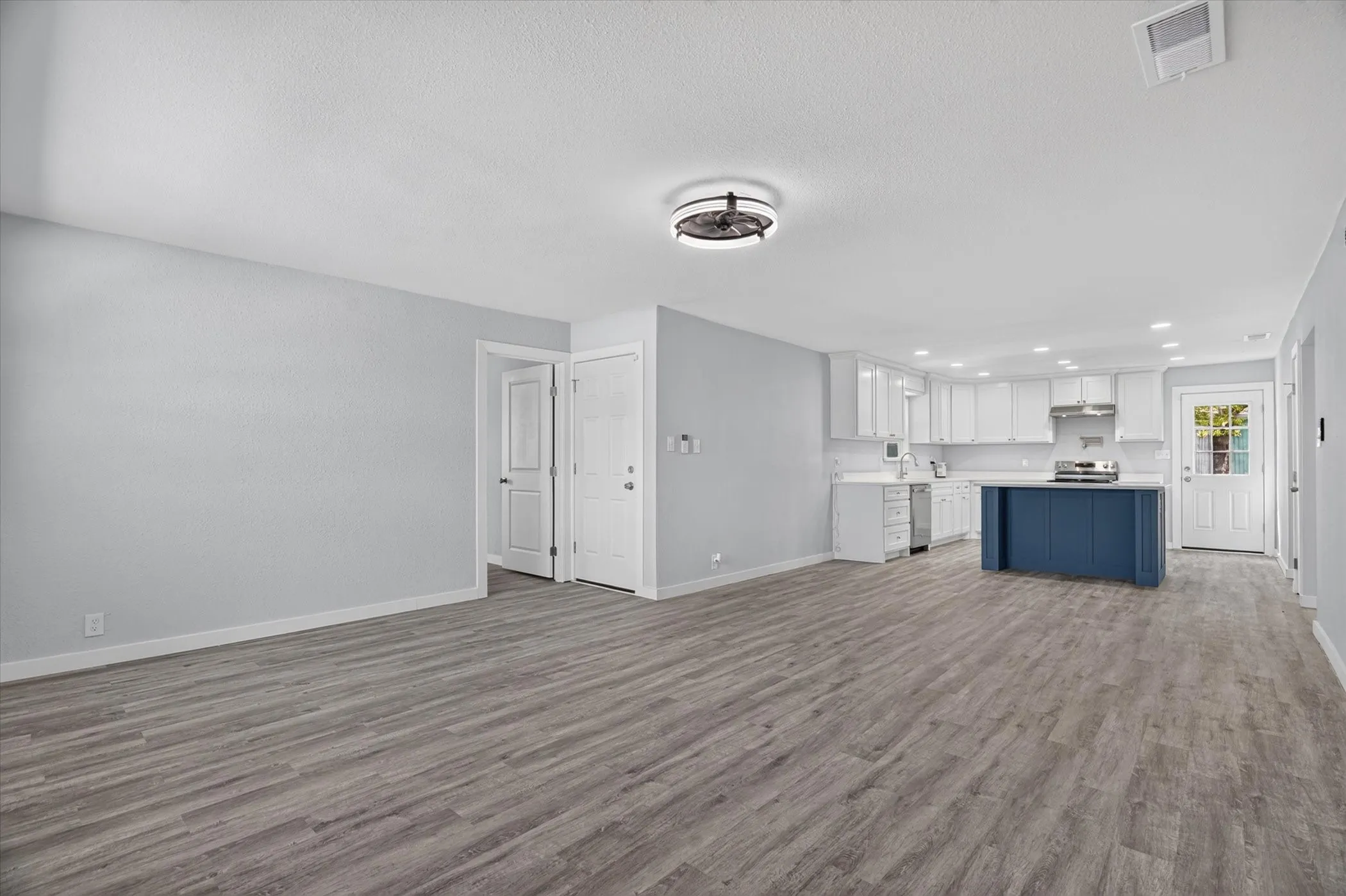 Single Family Residence For Sale in Jack County , 1225 W Belknap Street, Jacksboro, Texas 76458, 3 Bedroom, 2 Bathroom, Garage spaces, 1,849 Sqft, built in 1980, mls#21367965, Real Estate Agent in Jacksboro, Homes For Sale in Jack county, Homes For Sale in Jacksboro, Realtor in Jacksboro Texas, Real Estate Brokerage Independent Realty Texas, Luminita Cordes Realtor